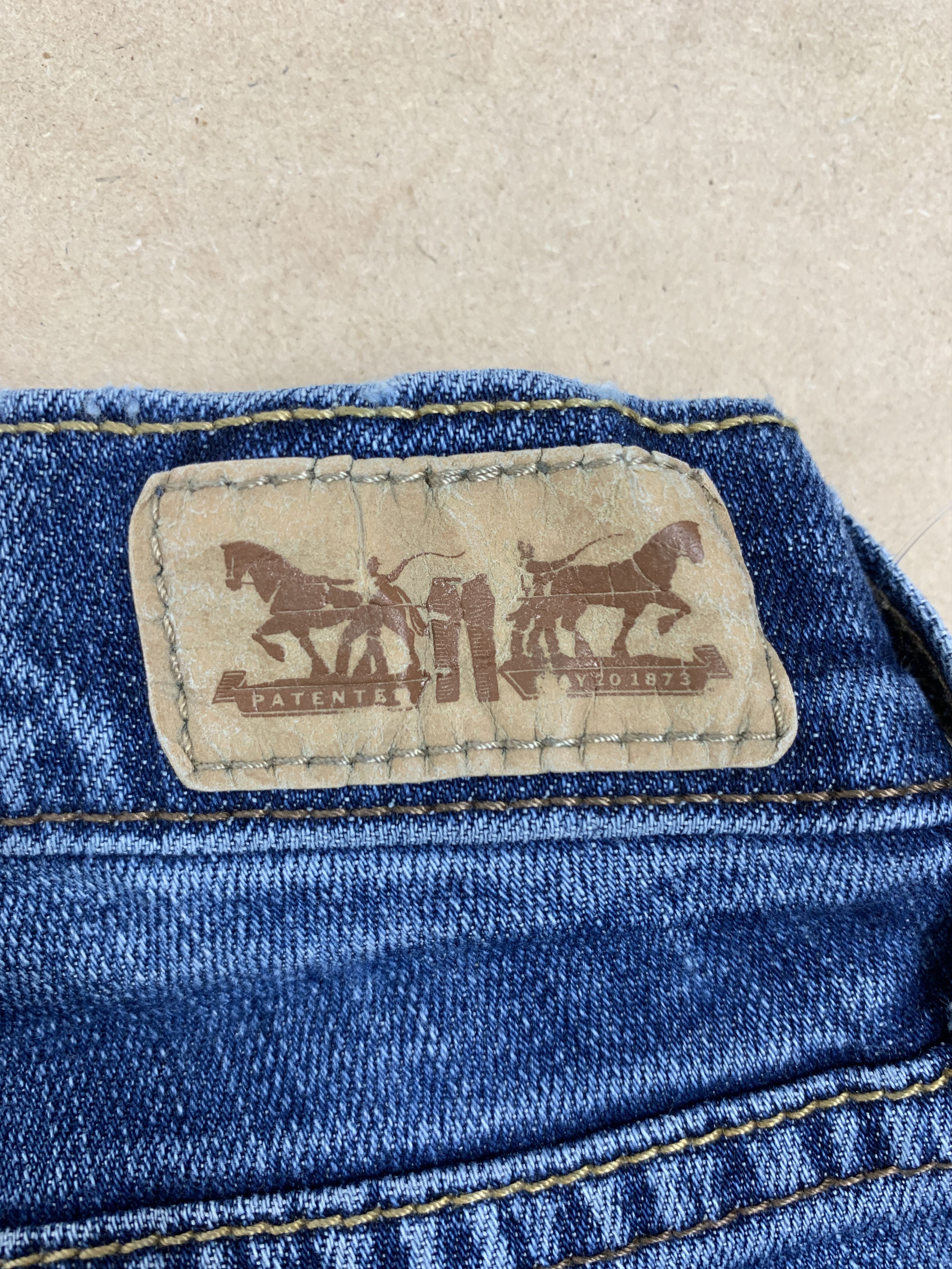 Levi's Vintage Levi's 529 Curvy Boot Cut Medium Wash Jeans Size 24" / US 00 / IT 34 - 9 Thumbnail