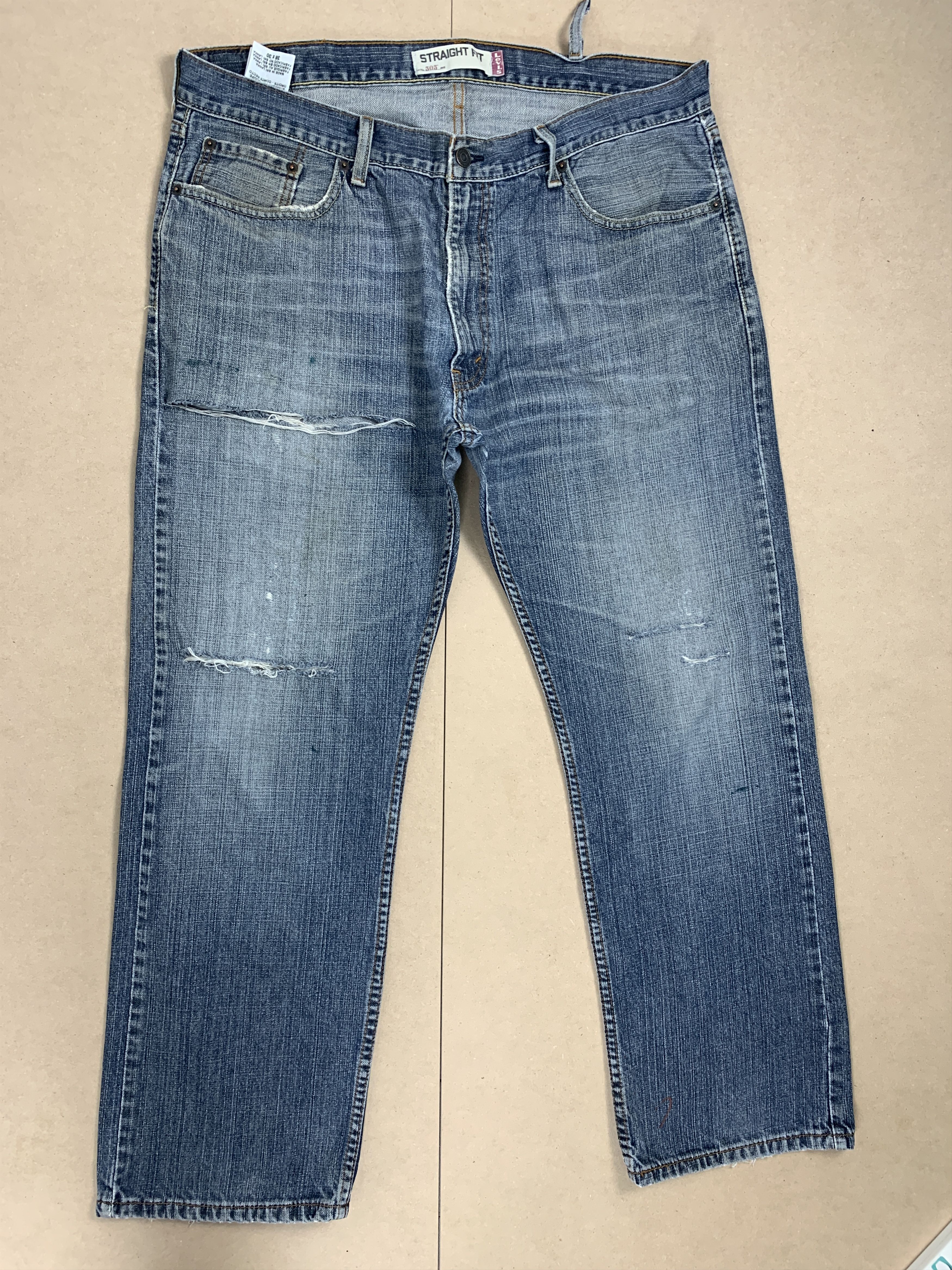 image of Distressed Denim x Levis Vintage Levi's 505 Distressed Faded Mid Wash Jeans in Blue Denim (Size 38)