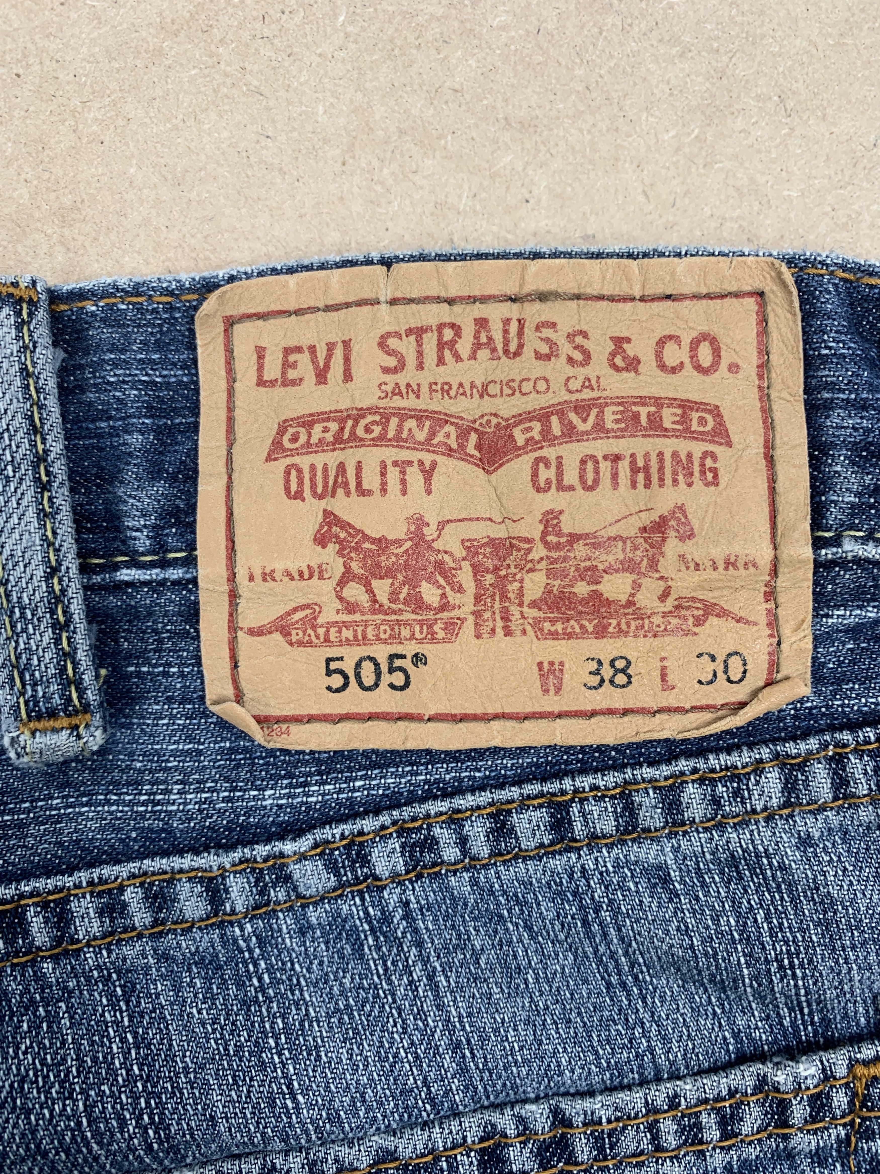Levi's Vintage LEVI'S 505 Distressed Faded Mid Wash Jeans Size US 38 / EU 54 - 9 Thumbnail