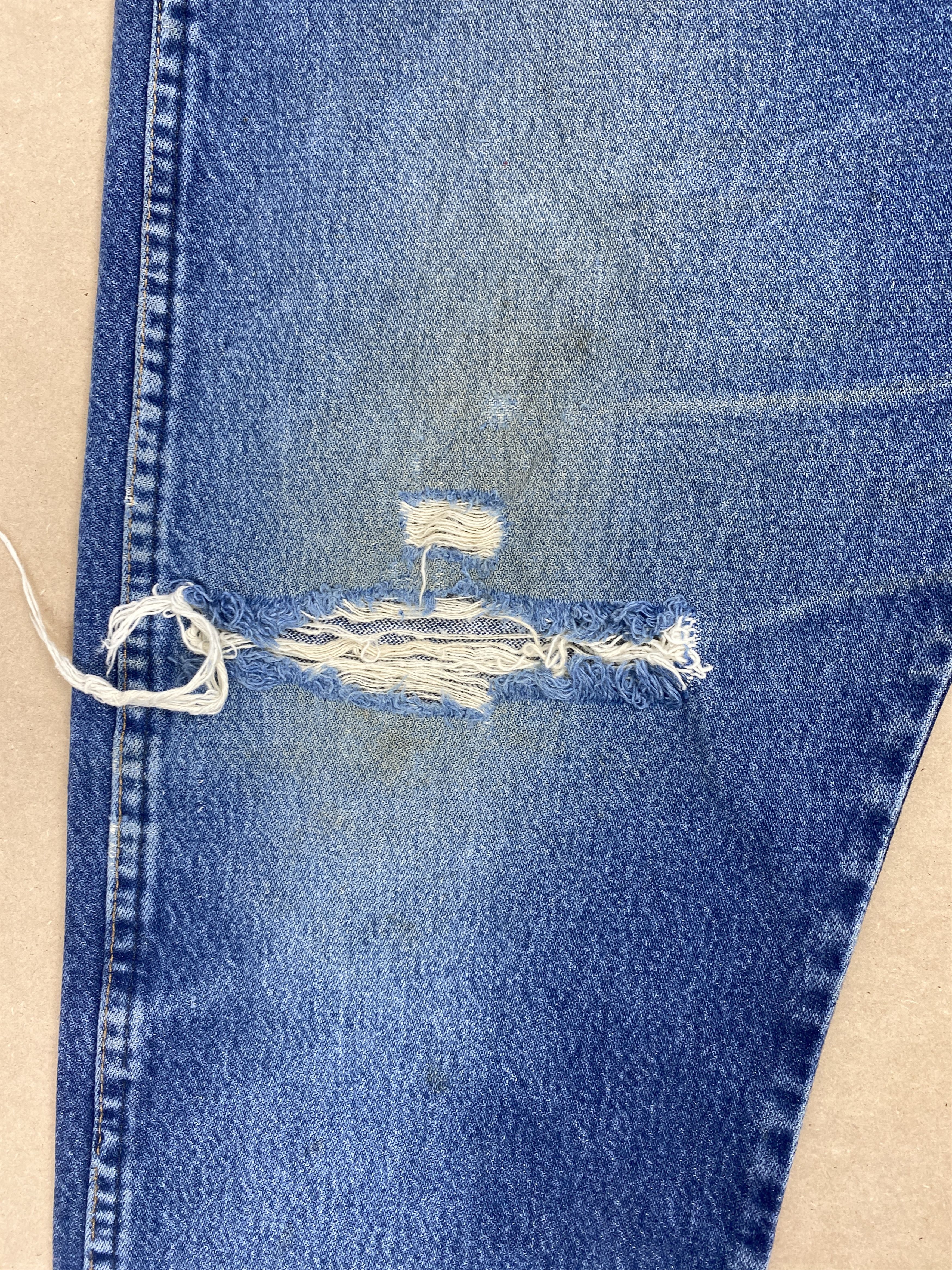 Vintage Vintage Wrangler Straight Cut Distressed Faded Blue Jeans Size US 36 / EU 52 - 3 Thumbnail