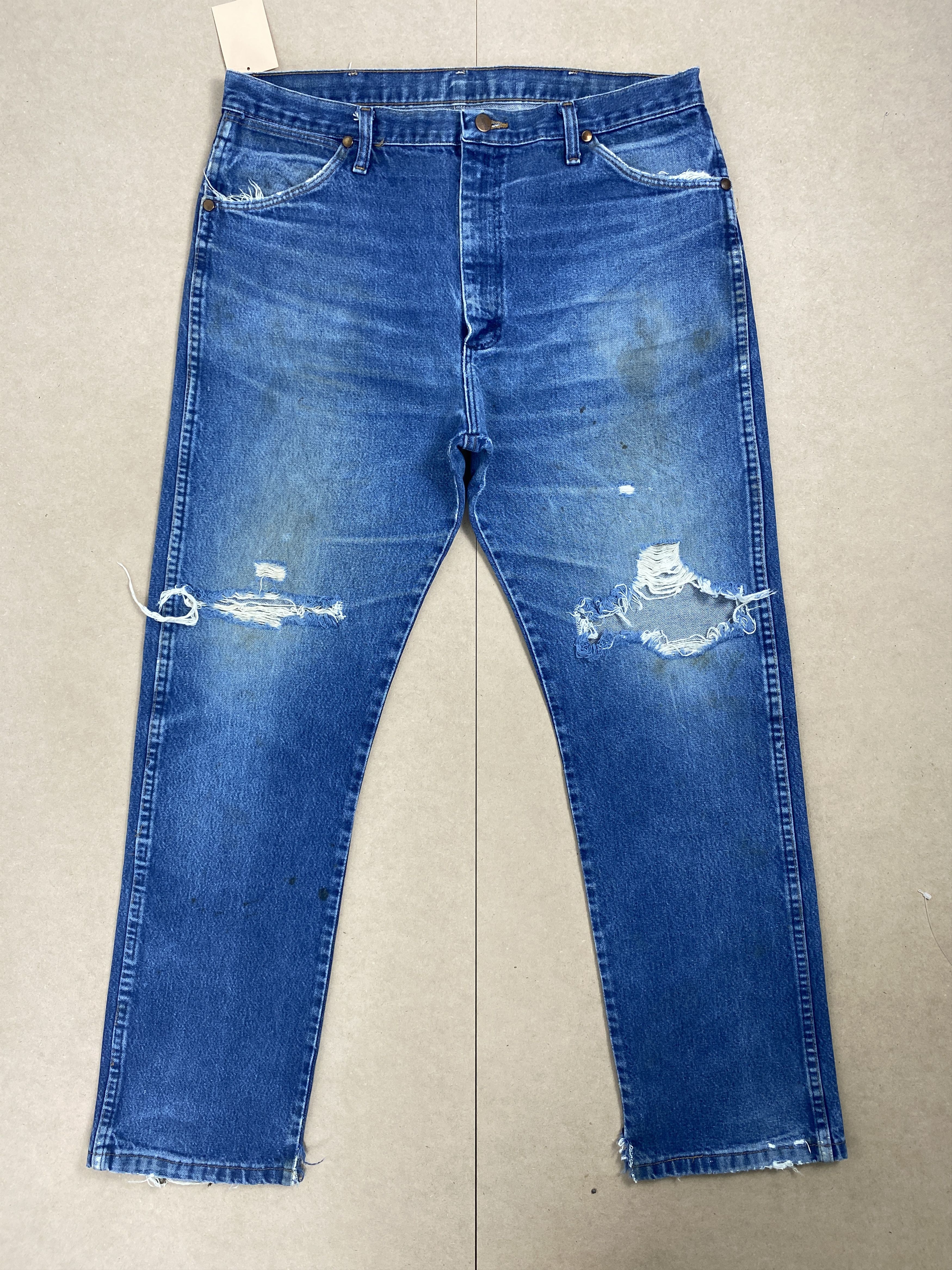 Vintage Vintage Wrangler Straight Cut Distressed Faded Blue Jeans Size US 36 / EU 52 - 1 Thumbnail