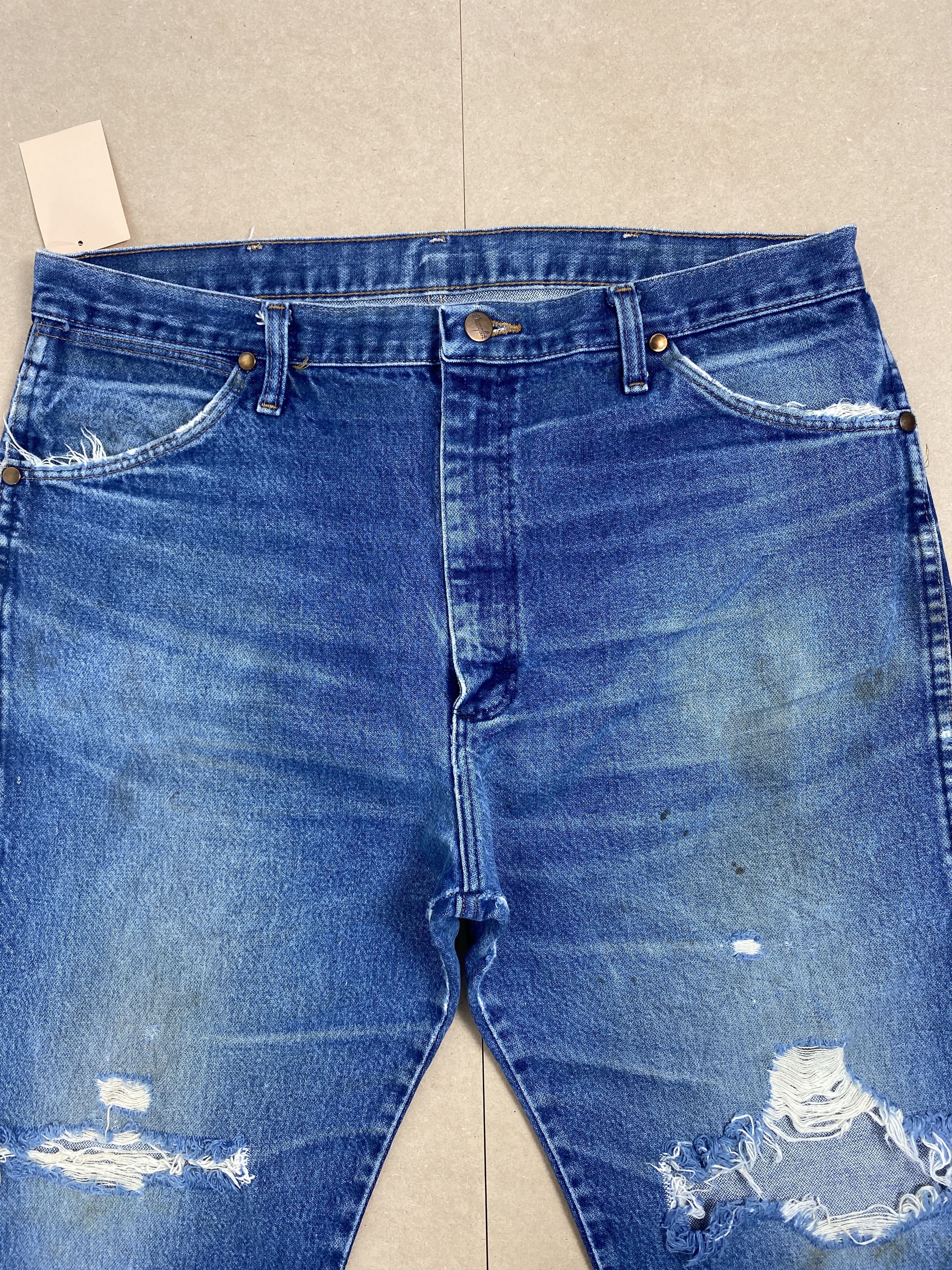 Vintage Vintage Wrangler Straight Cut Distressed Faded Blue Jeans Size US 36 / EU 52 - 2 Thumbnail