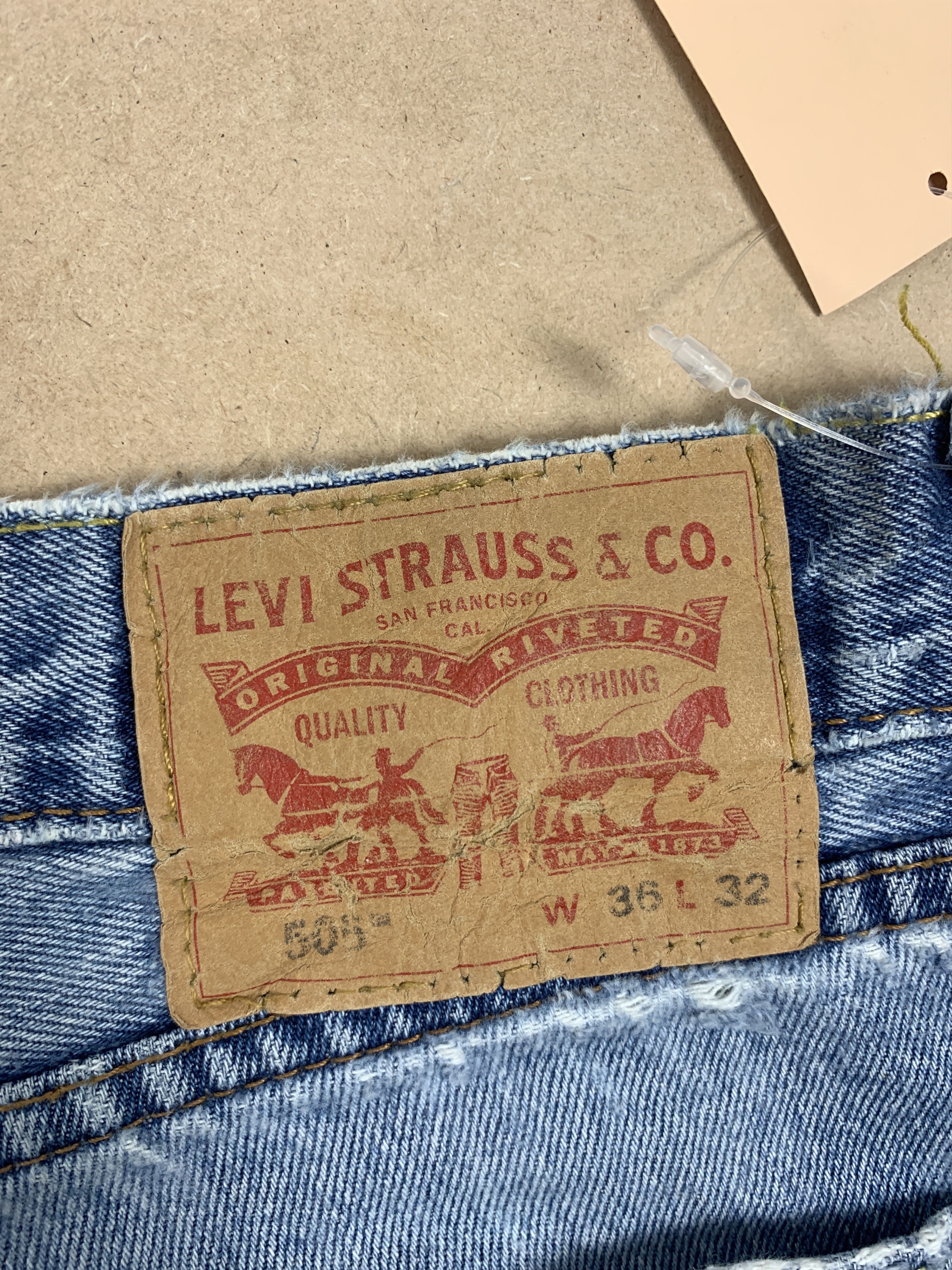 Levi's × Vintage VIntage LEVI'S 505 Distressed Faded Light Wash Jeans Size US 34 / EU 50 - 6 Thumbnail