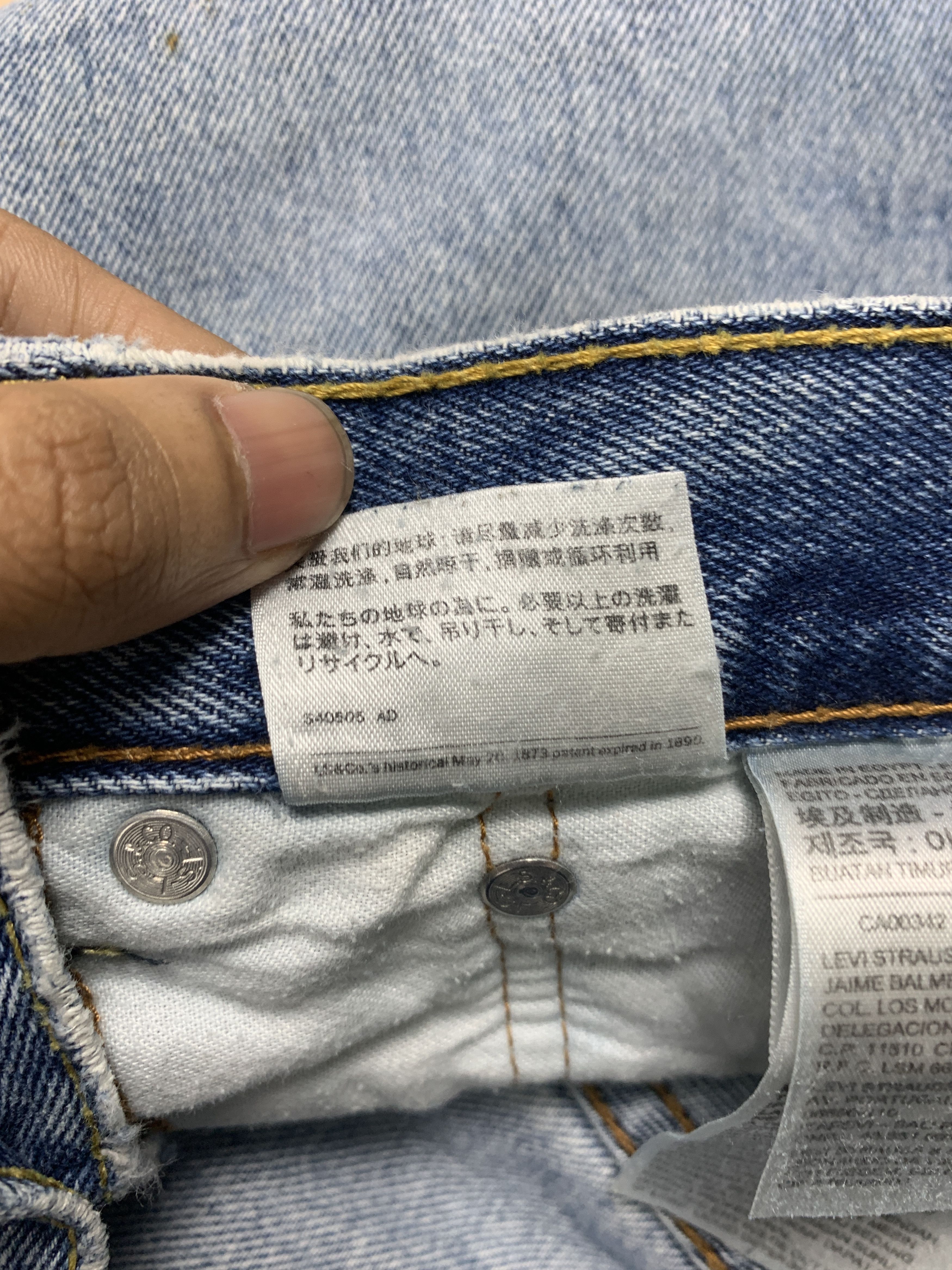 Levi's × Vintage VIntage LEVI'S 505 Distressed Faded Light Wash Jeans Size US 34 / EU 50 - 11 Thumbnail