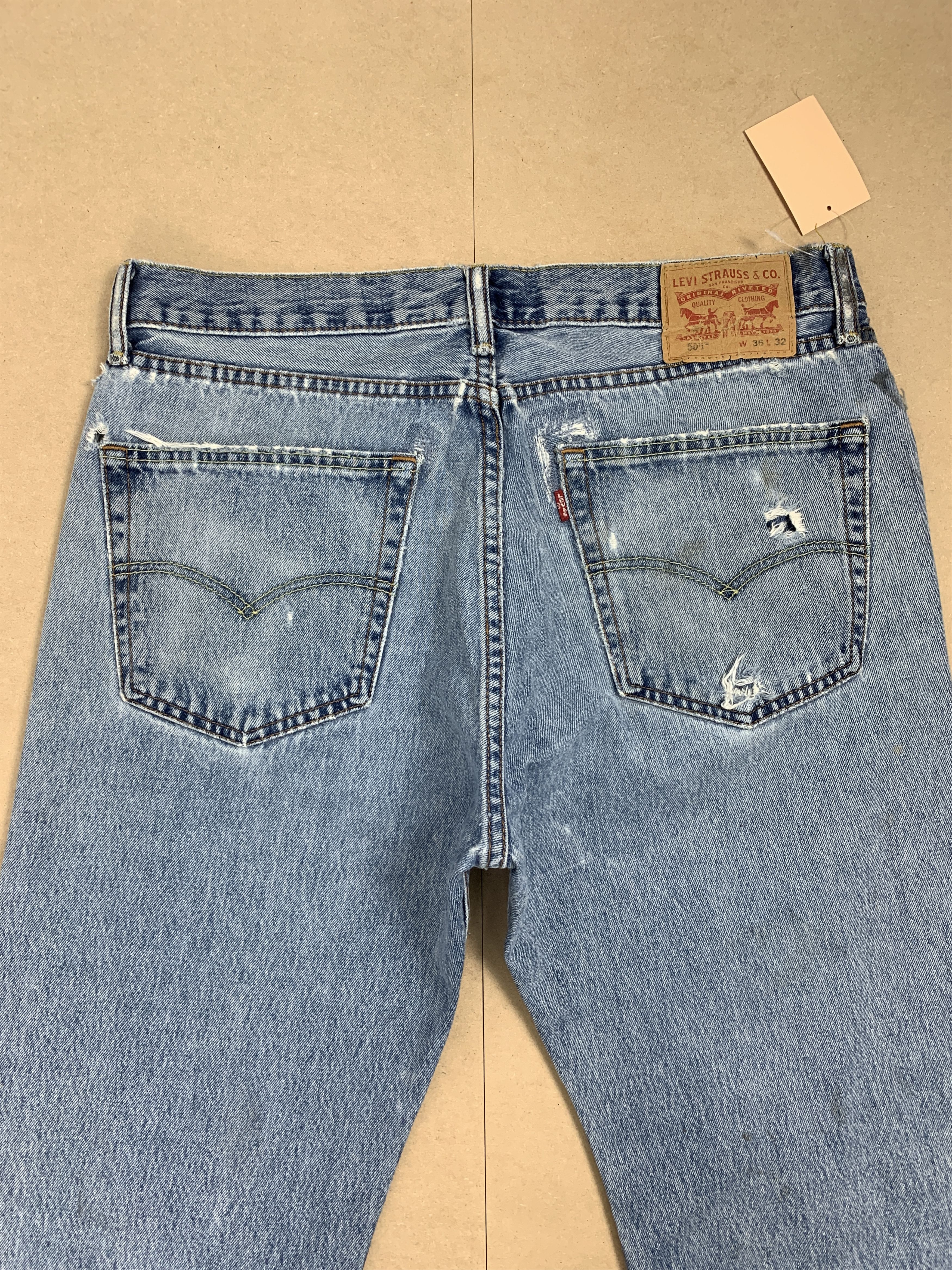 Levi's × Vintage VIntage LEVI'S 505 Distressed Faded Light Wash Jeans Size US 34 / EU 50 - 5 Thumbnail