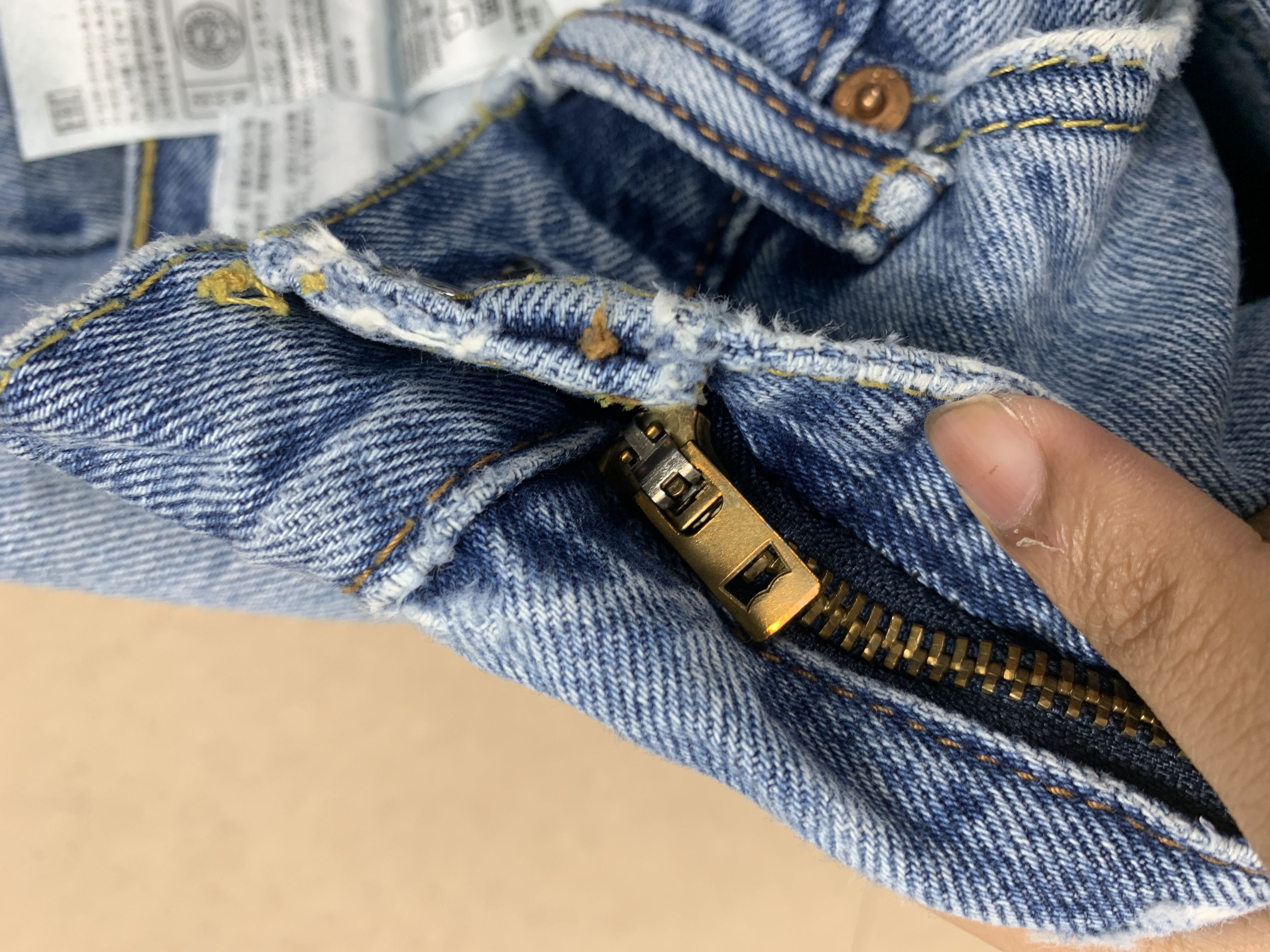 Levi's × Vintage VIntage LEVI'S 505 Distressed Faded Light Wash Jeans Size US 34 / EU 50 - 19 Thumbnail