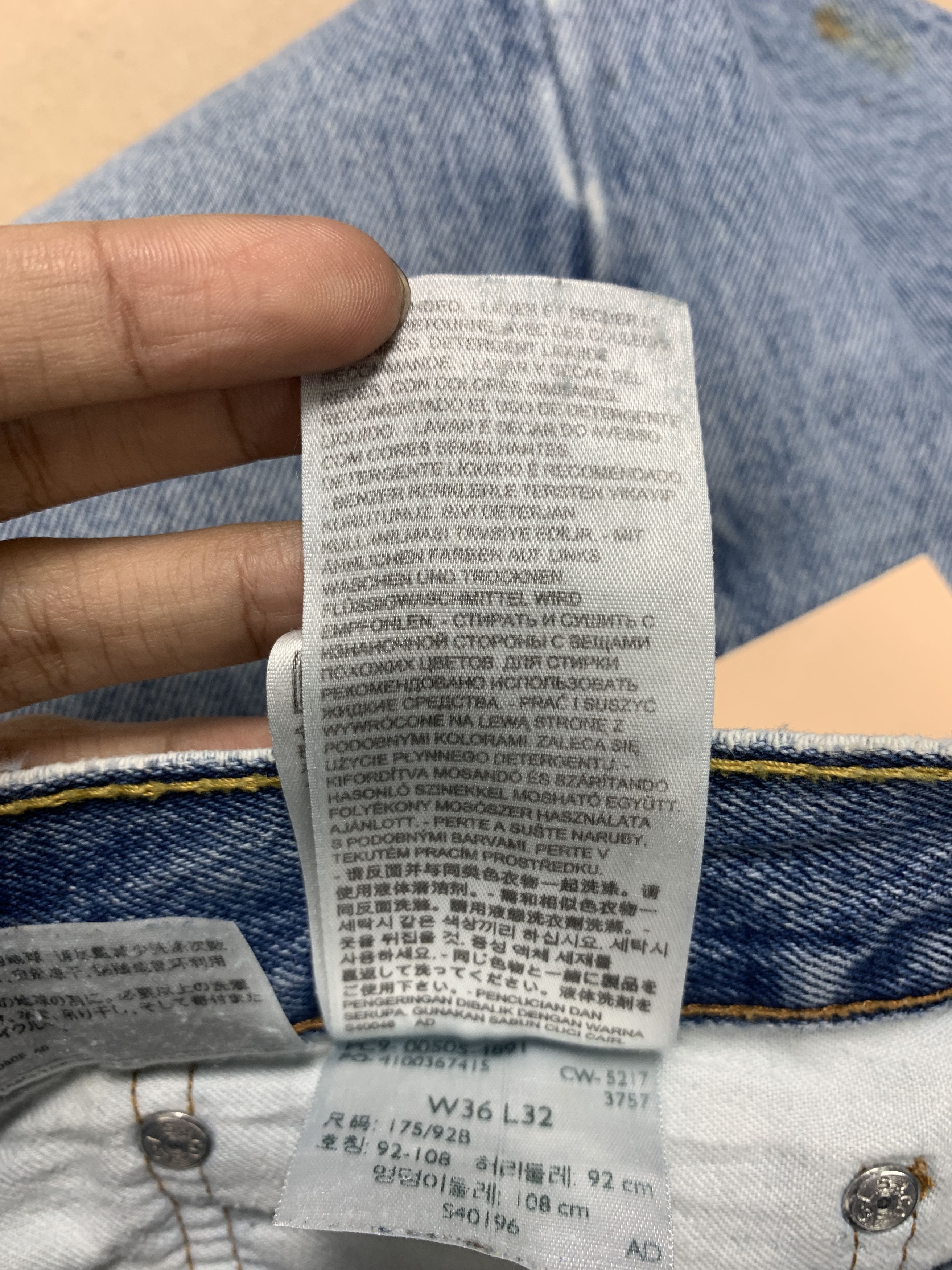 Levi's × Vintage VIntage LEVI'S 505 Distressed Faded Light Wash Jeans Size US 34 / EU 50 - 15 Thumbnail