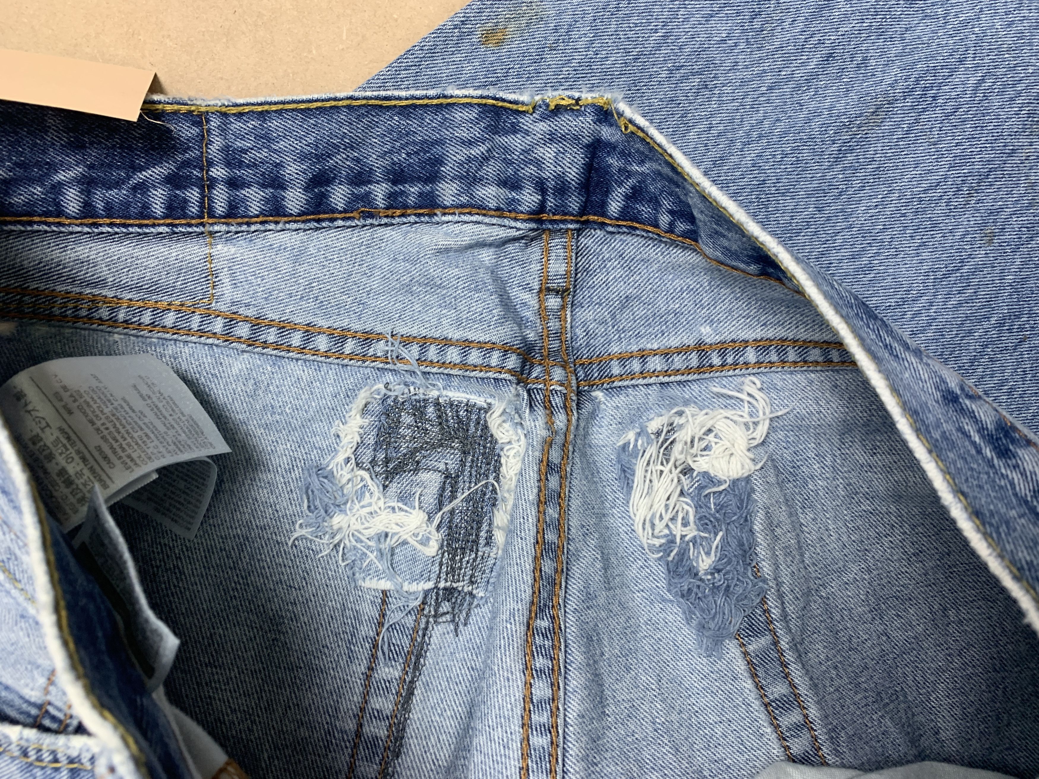 Levi's × Vintage VIntage LEVI'S 505 Distressed Faded Light Wash Jeans Size US 34 / EU 50 - 8 Thumbnail