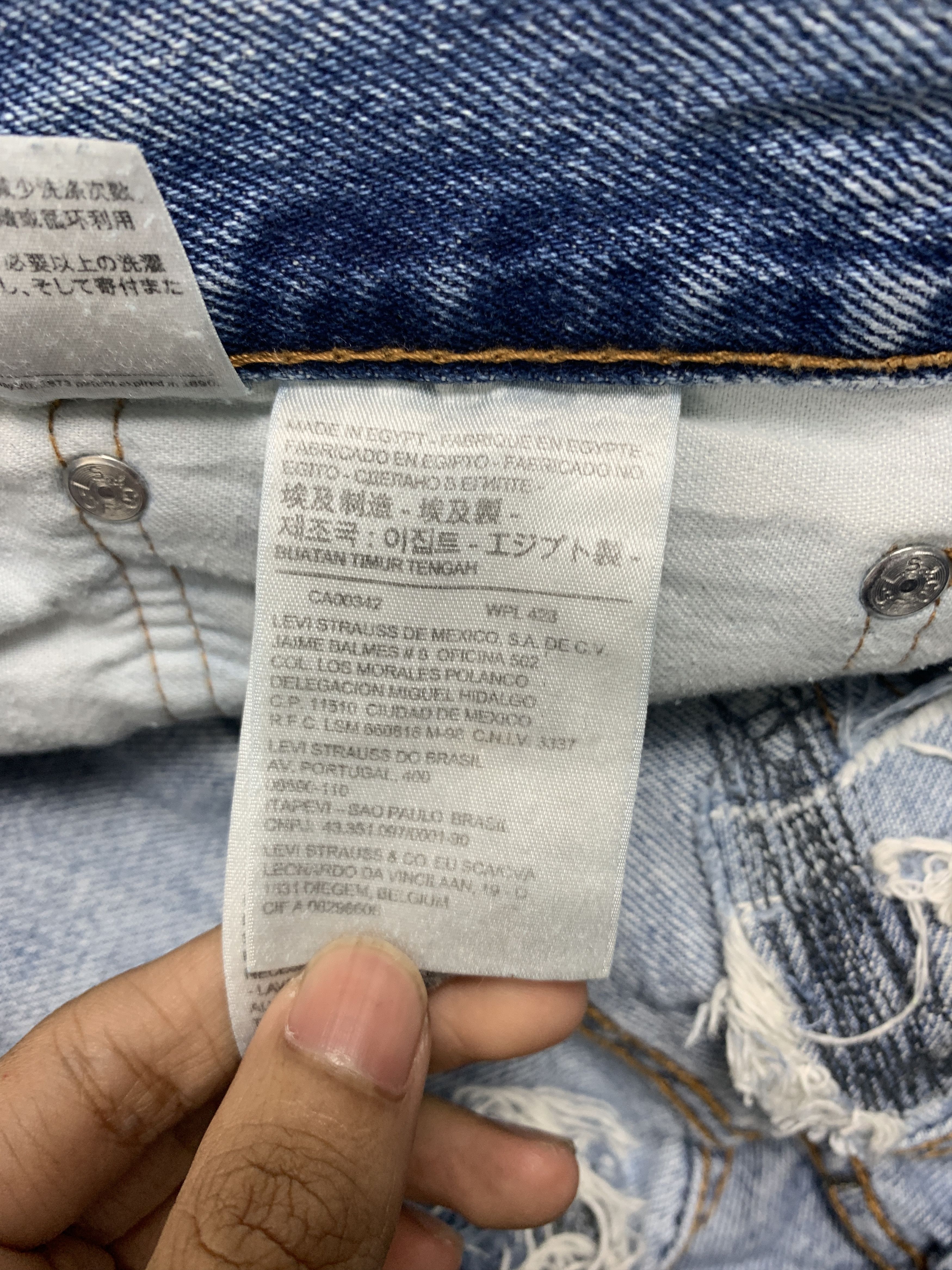 Levi's × Vintage VIntage LEVI'S 505 Distressed Faded Light Wash Jeans Size US 34 / EU 50 - 12 Thumbnail