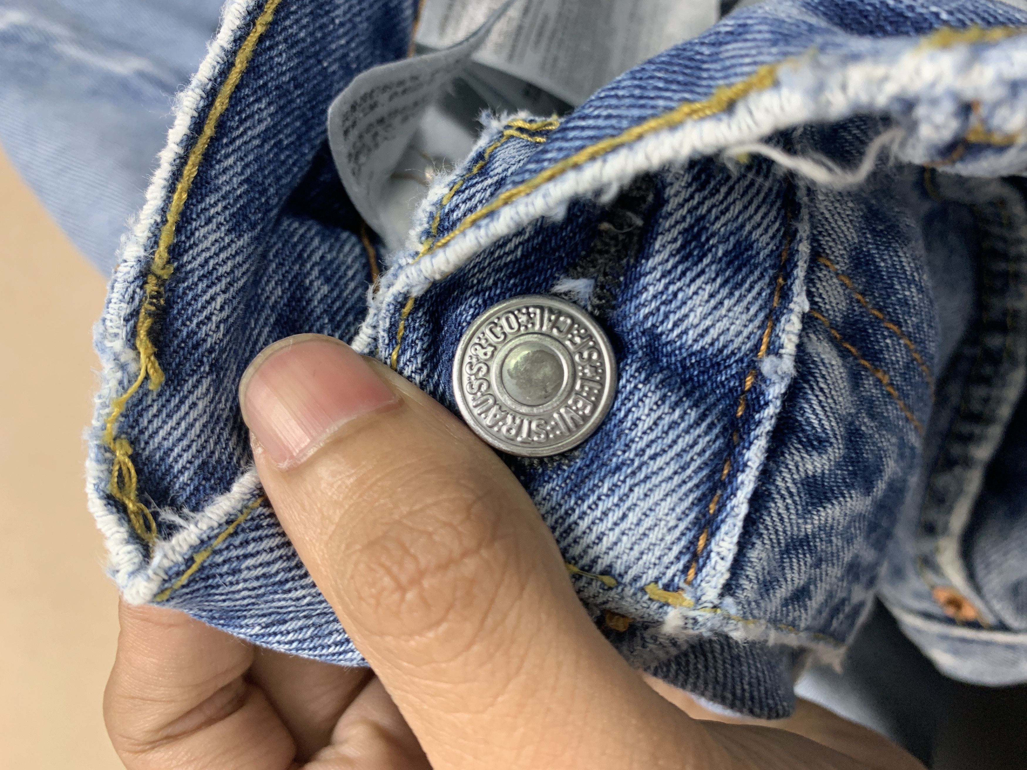 Levi's × Vintage VIntage LEVI'S 505 Distressed Faded Light Wash Jeans Size US 34 / EU 50 - 18 Thumbnail