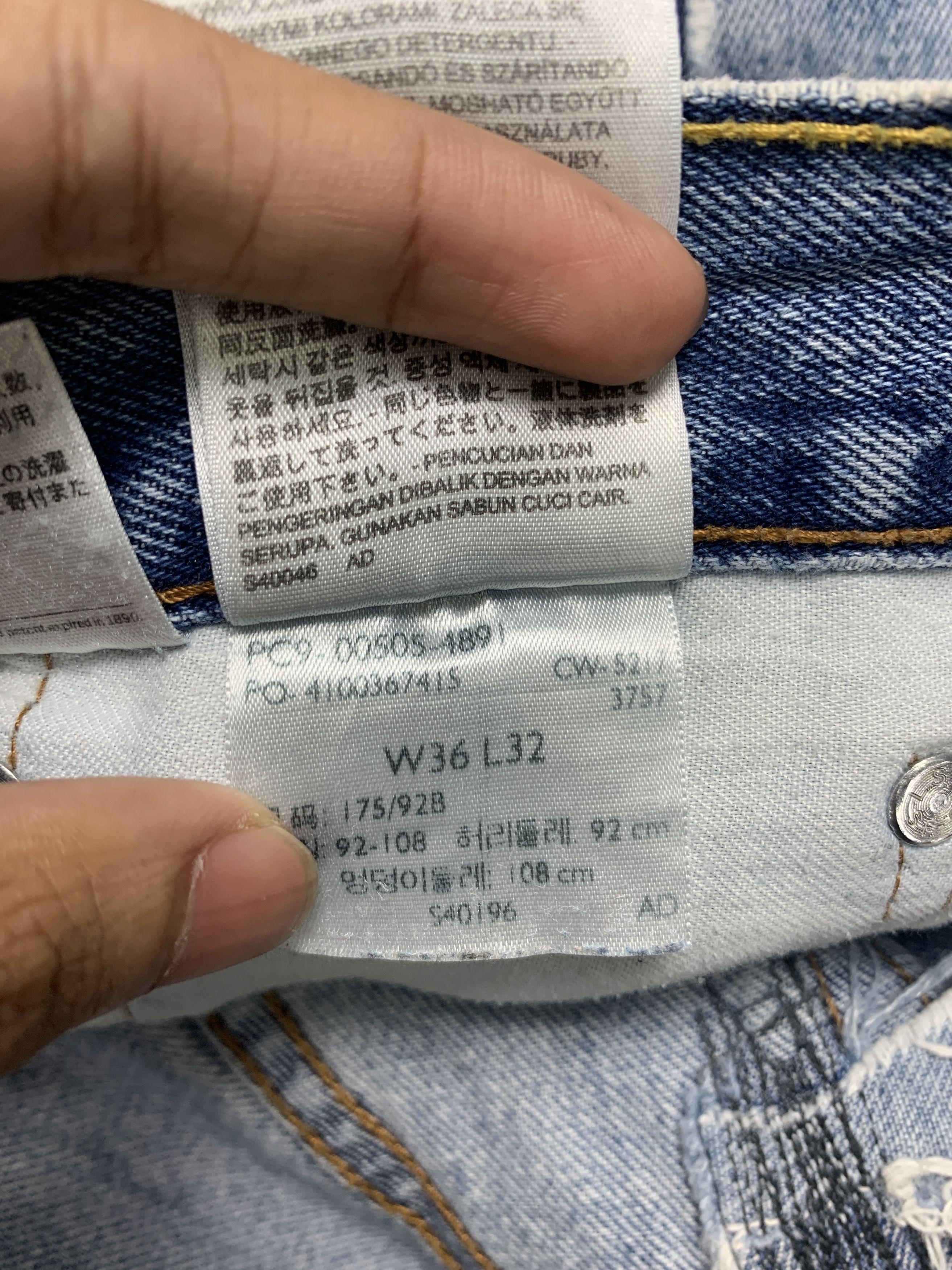 Levi's × Vintage VIntage LEVI'S 505 Distressed Faded Light Wash Jeans Size US 34 / EU 50 - 16 Thumbnail
