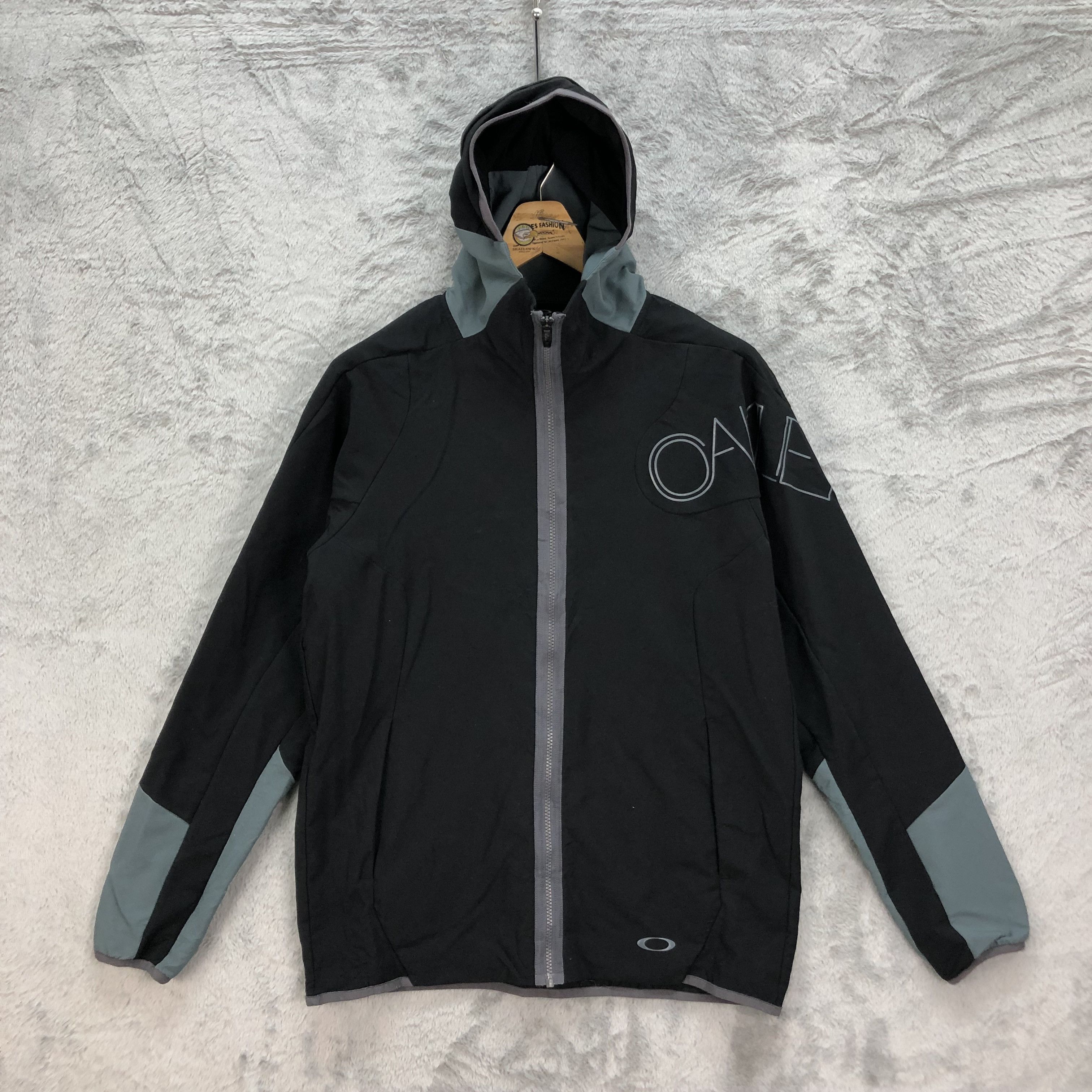 Oakley light jacket best sale