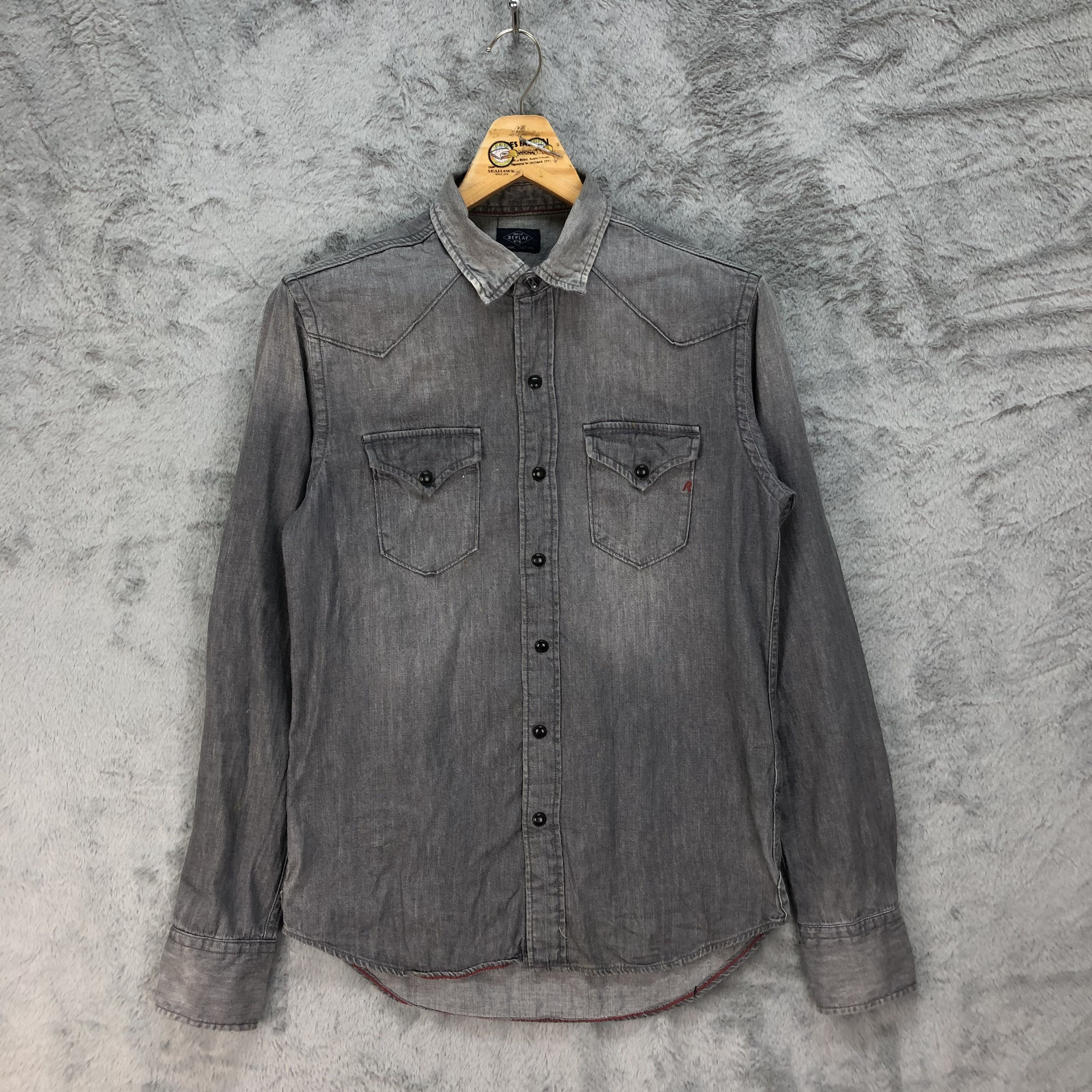 Japanese Brand Vintage Replay Denim Button Ups Shirt / Chambray #4734-166 Size US S / EU 44-46 / 1 - 1 Thumbnail