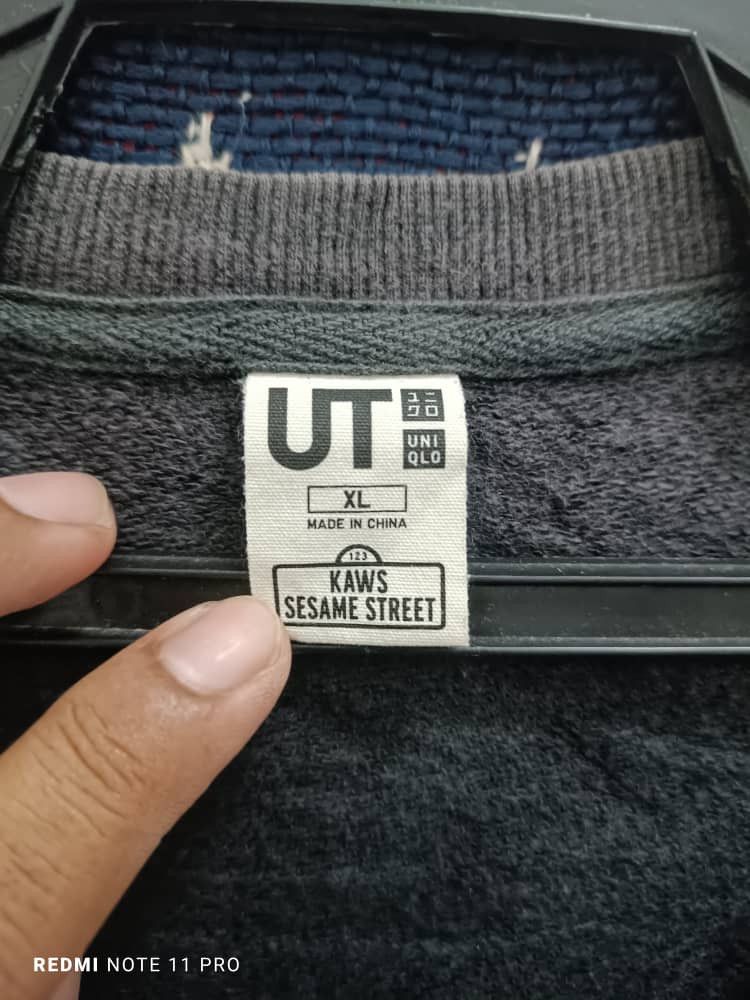 Kaws × Uniqlo UNIQLO X KAWS EMBROIDERY SWEATSHIRT Size US XL / EU 56 / 4 - 2 Thumbnail