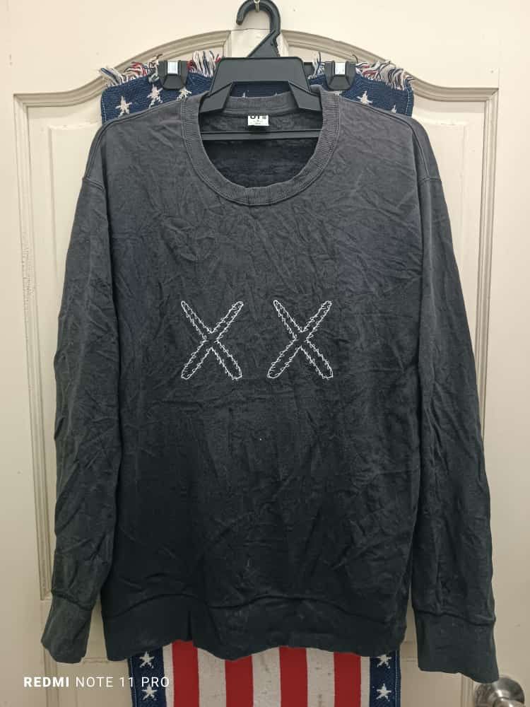 Kaws × Uniqlo UNIQLO X KAWS EMBROIDERY SWEATSHIRT Size US XL / EU 56 / 4 - 1 Thumbnail