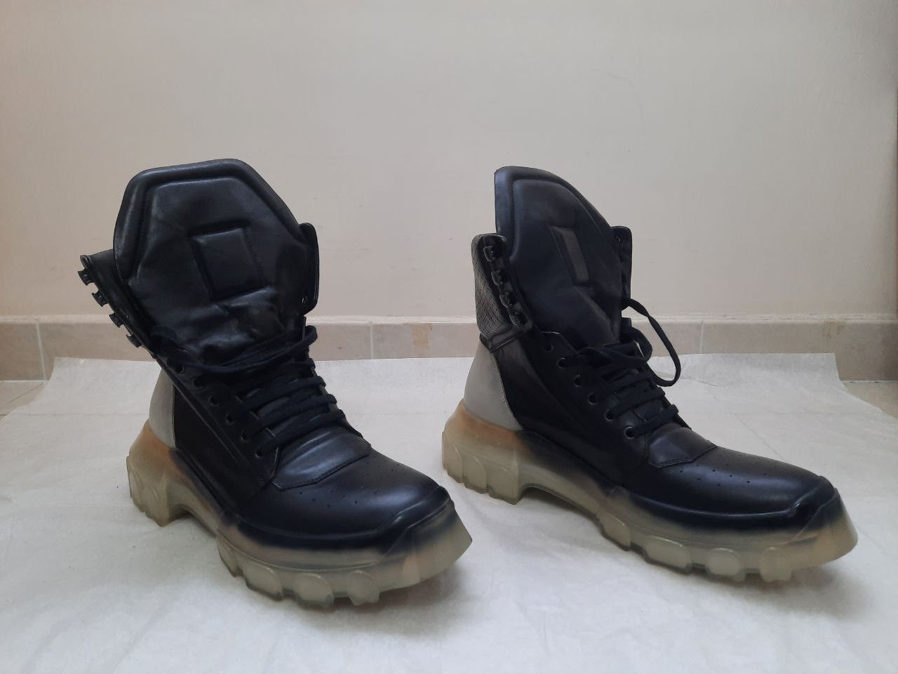 image of Rick Owens x Rick Owens Drkshdw Fw18 Aw18 Sisyphus Transparent Sole Tractor Dunk Shoes in Black Whi