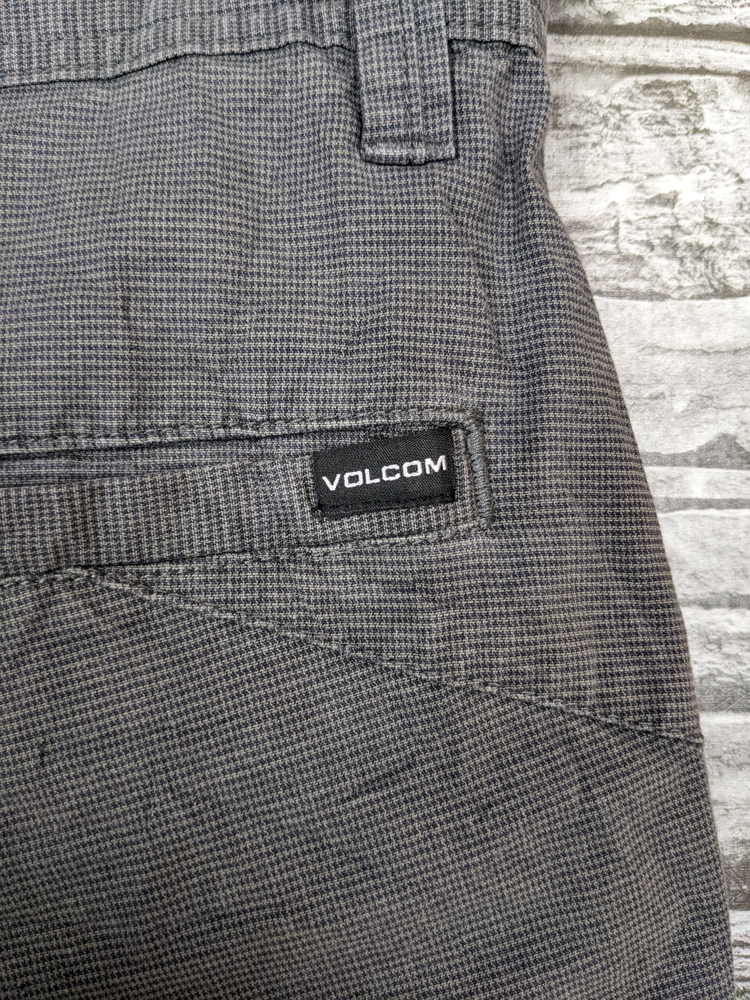 Volcom Vintage Volcom Shorts Pants Bottom Trousers Fit Size US 35 - 9 Thumbnail