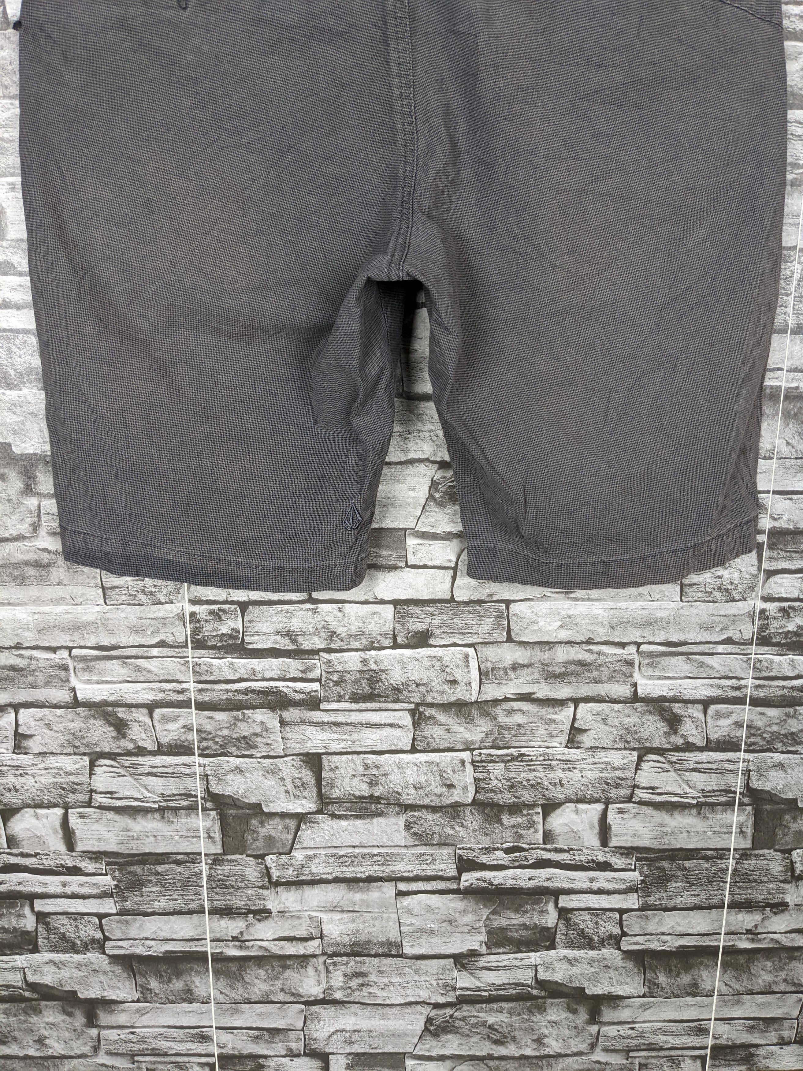 Volcom Vintage Volcom Shorts Pants Bottom Trousers Fit Size US 35 - 8 Thumbnail
