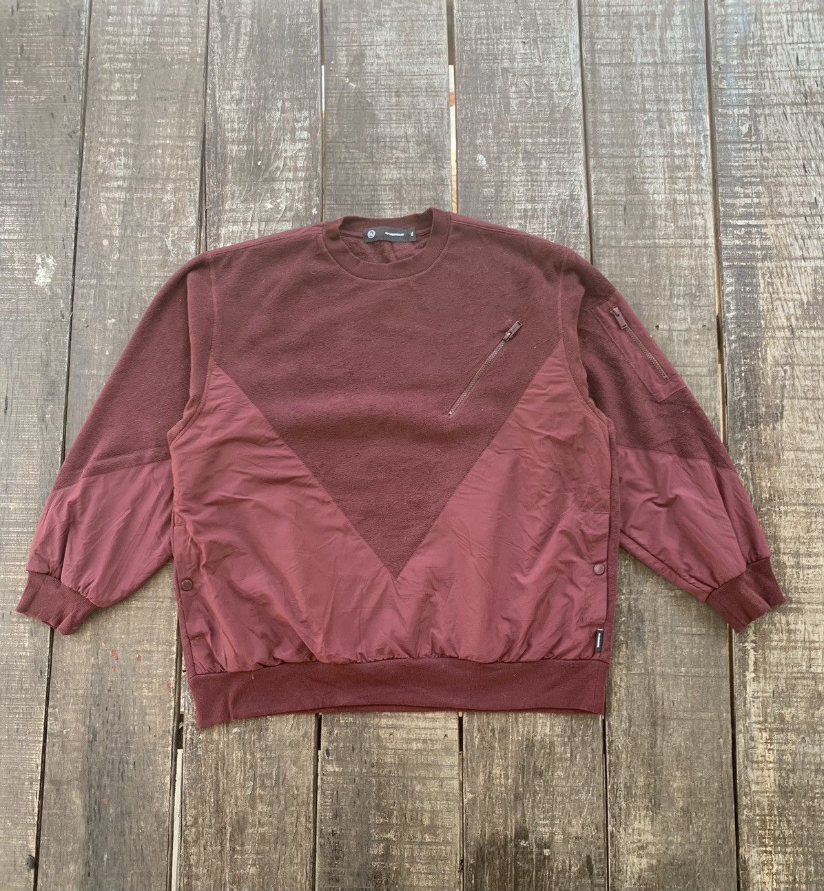 Gu x Undercover crew neck nice design