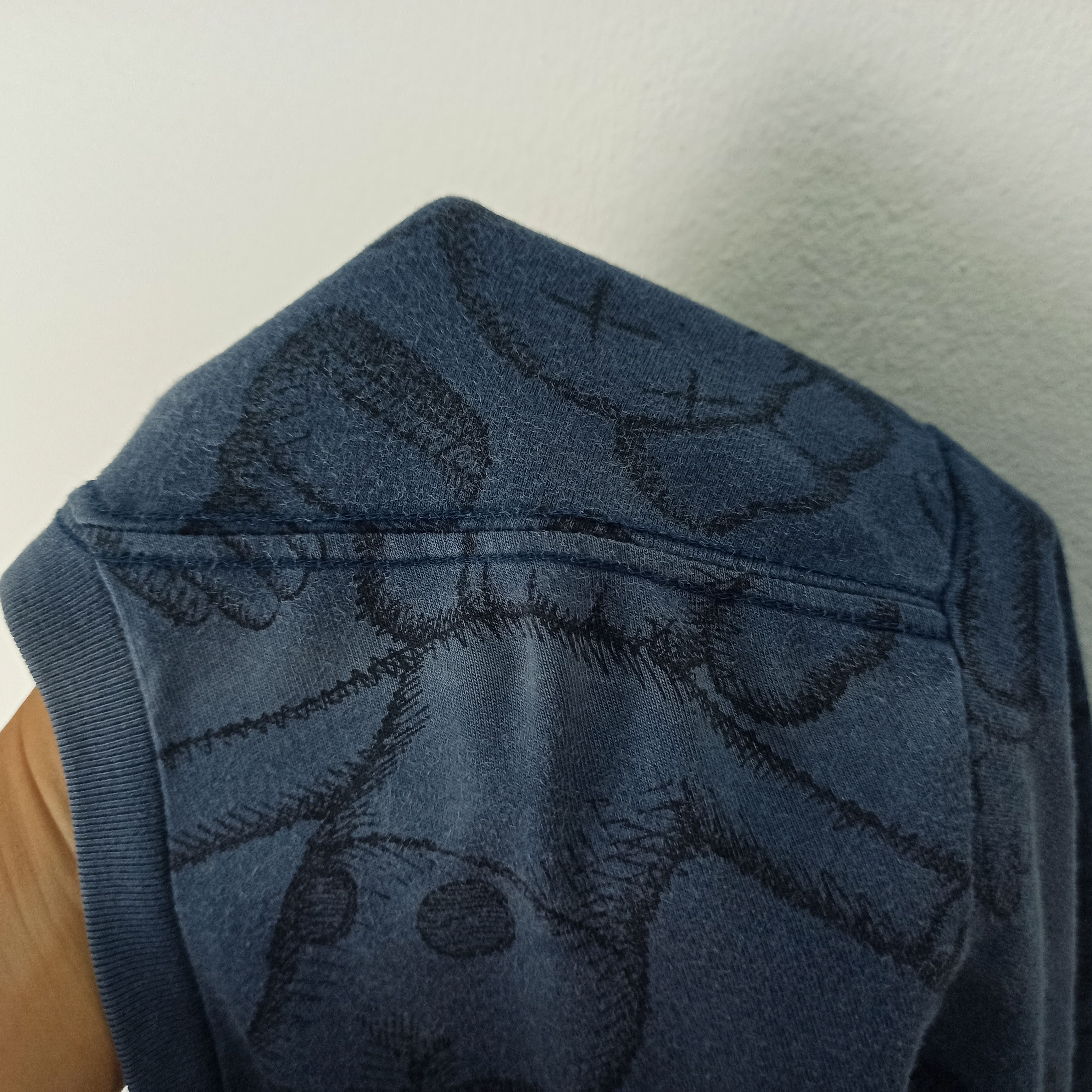Kaws × Uniqlo Kaws X Uniqlo Full Printed Tshirt Size US XL / EU 56 / 4 - 8 Thumbnail