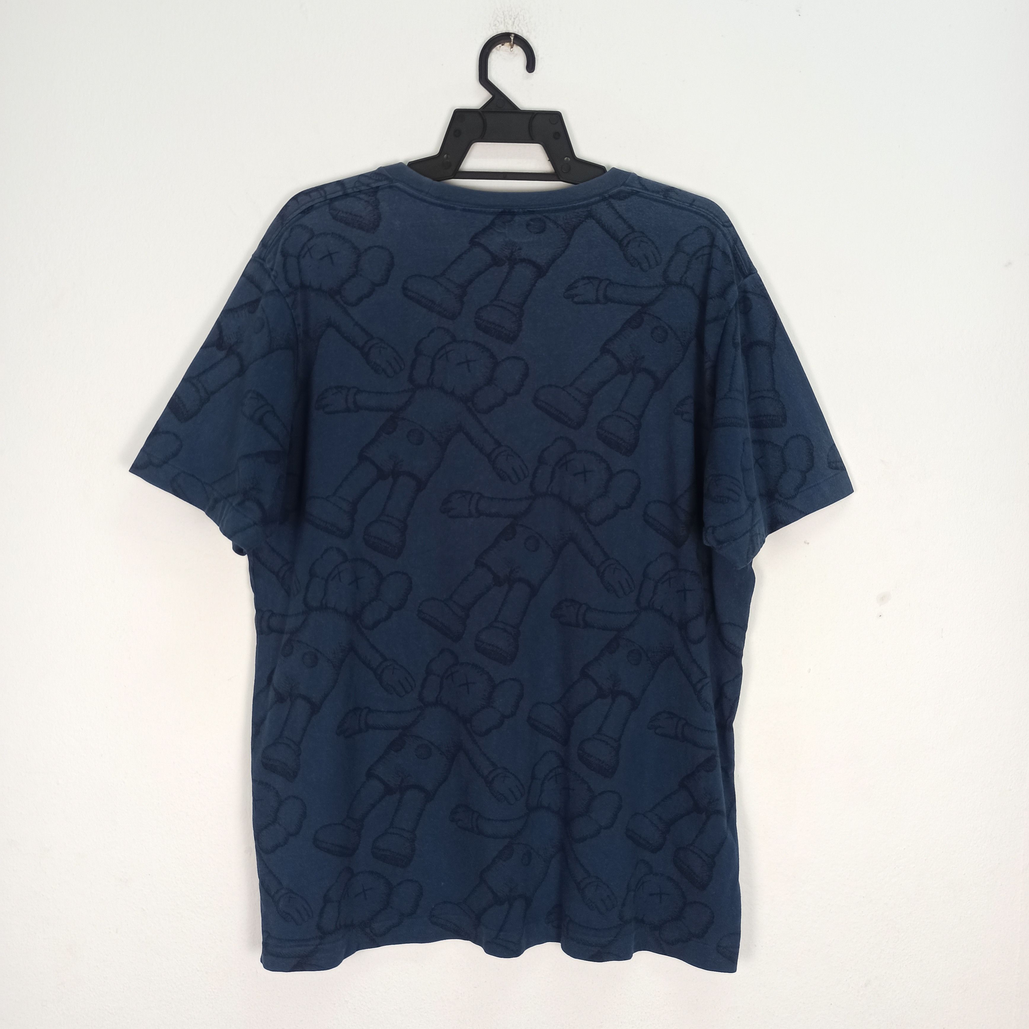 Kaws × Uniqlo Kaws X Uniqlo Full Printed Tshirt Size US XL / EU 56 / 4 - 5 Thumbnail