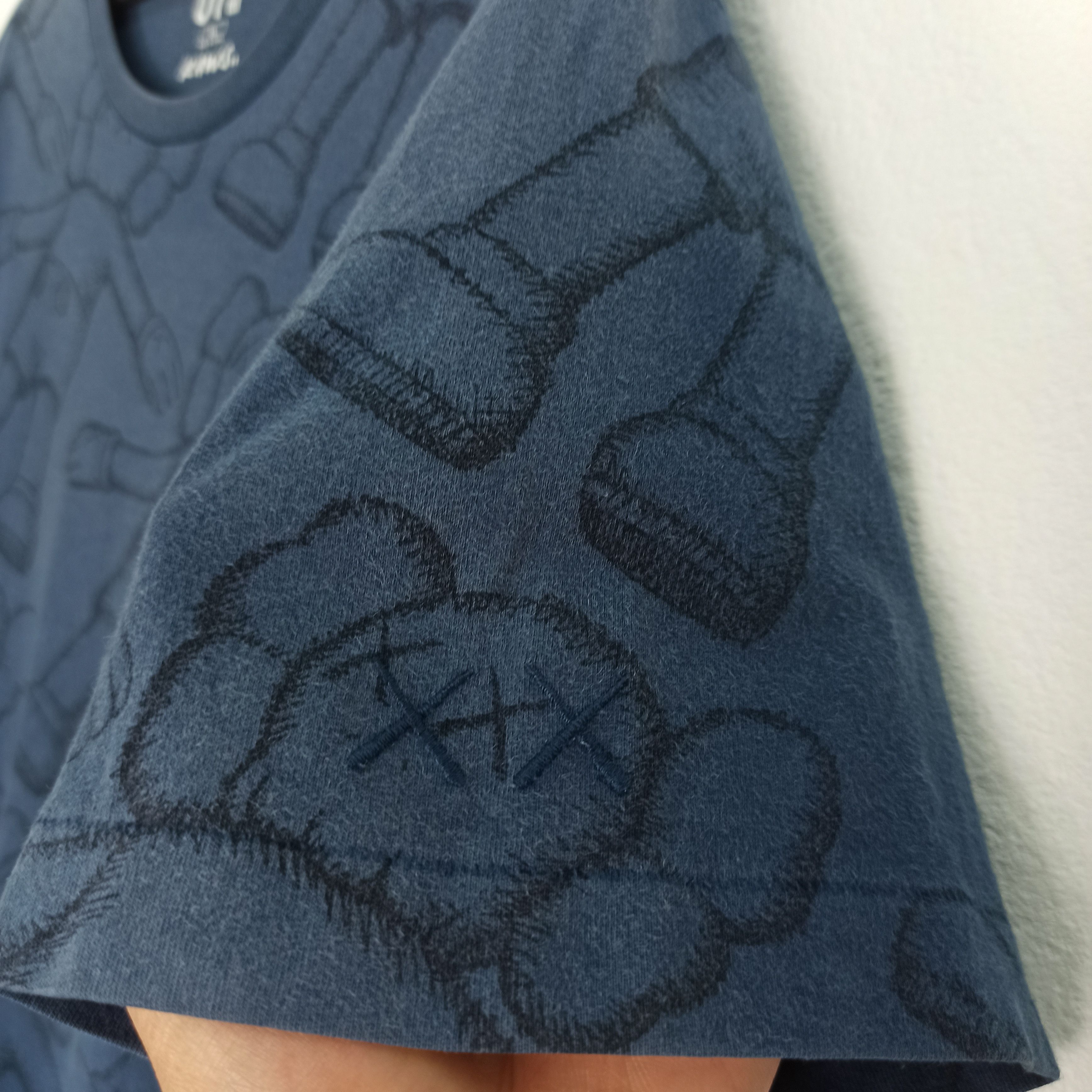 Kaws × Uniqlo Kaws X Uniqlo Full Printed Tshirt Size US XL / EU 56 / 4 - 4 Thumbnail