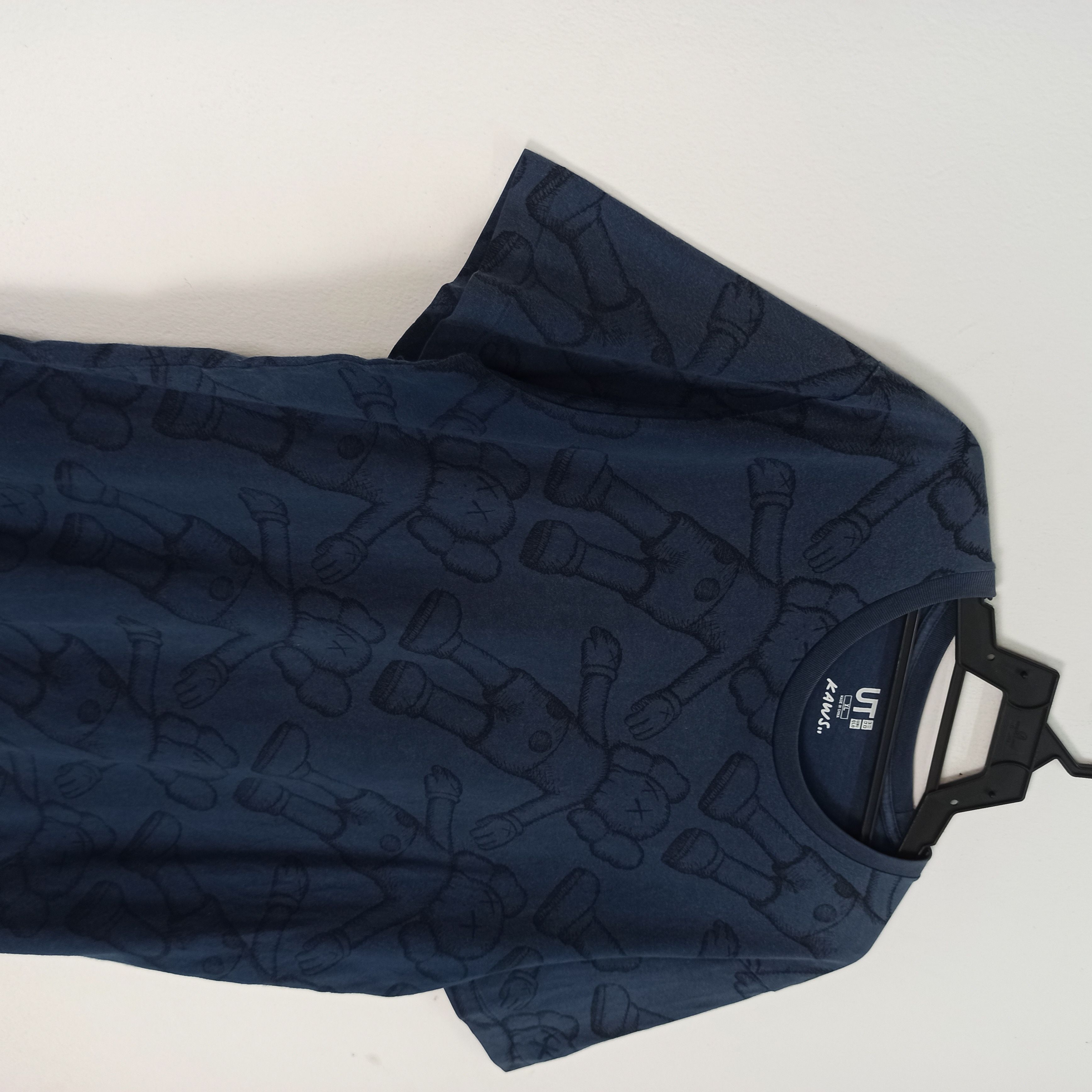 Kaws × Uniqlo Kaws X Uniqlo Full Printed Tshirt Size US XL / EU 56 / 4 - 2 Thumbnail