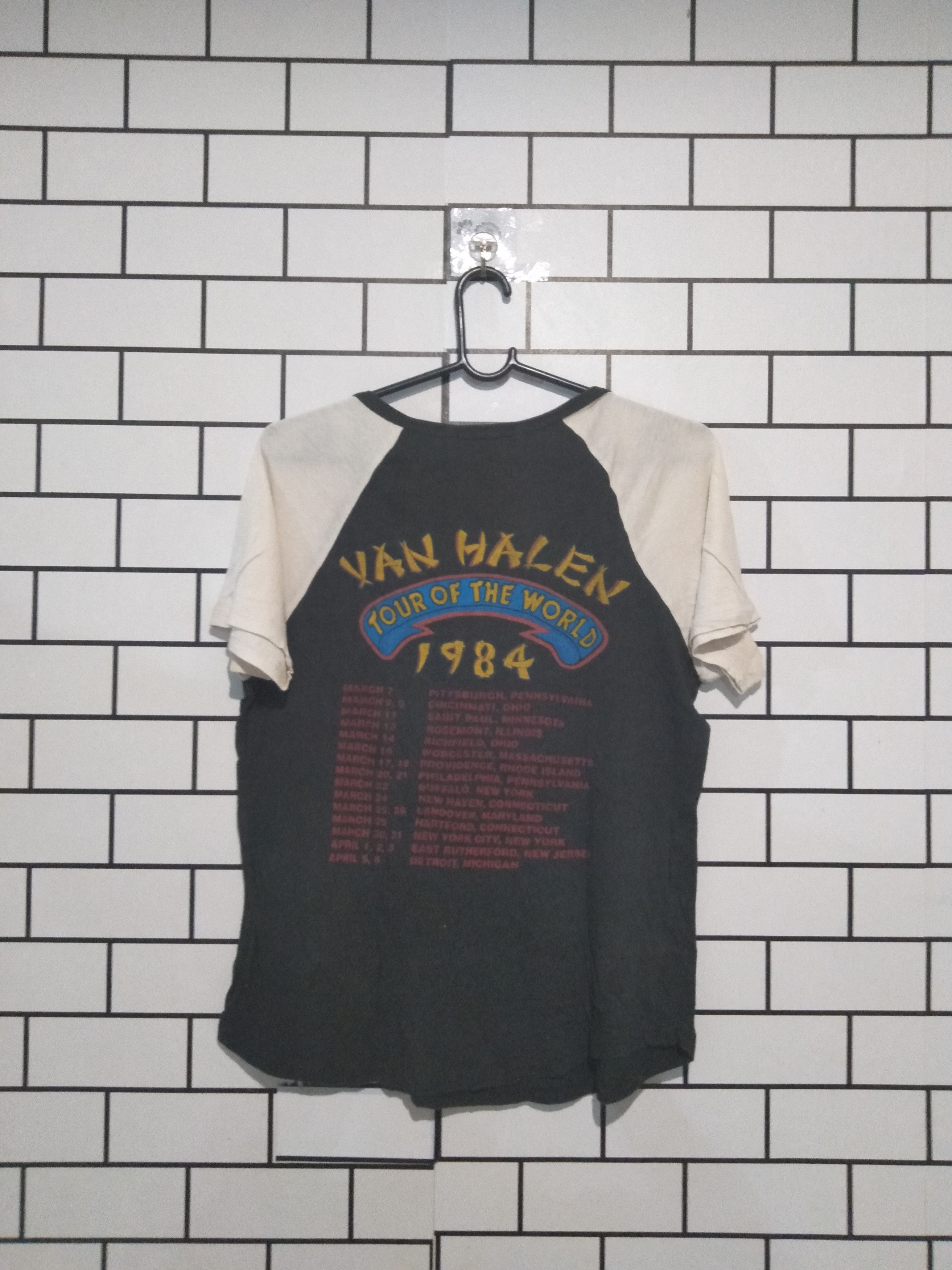 Band Tees Van Halen tour of the world vd1 Size US L / EU 52-54 / 3 - 4 Thumbnail
