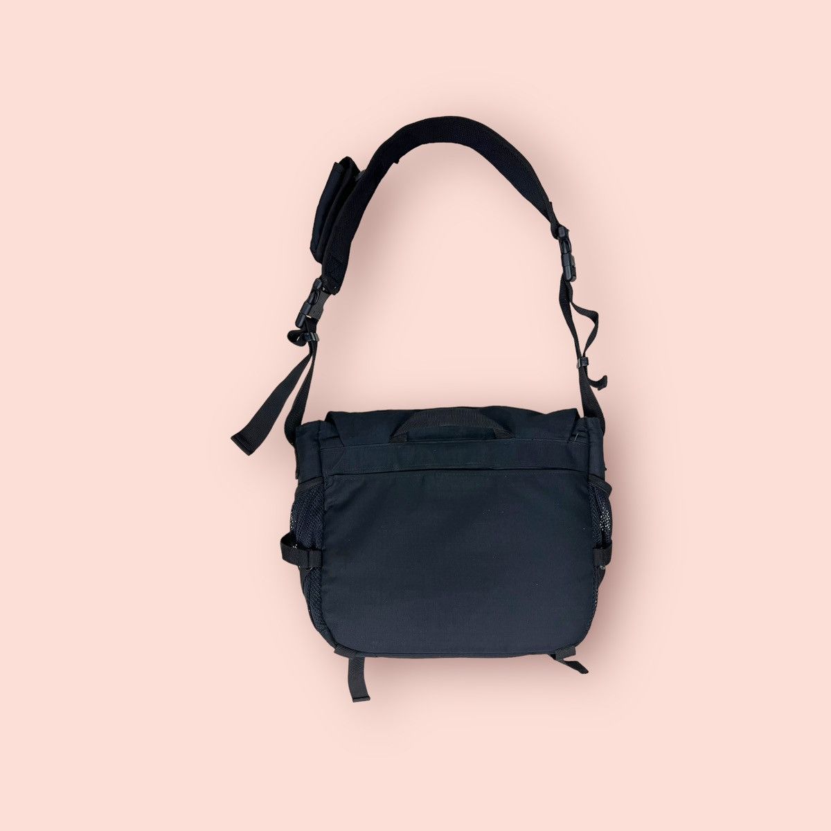 Japanese Brand VINTAGE Y2K UNIQLO JUN TAKAHASHI CROSSBODY MESSENGER BAG Size ONE SIZE - 7 Thumbnail