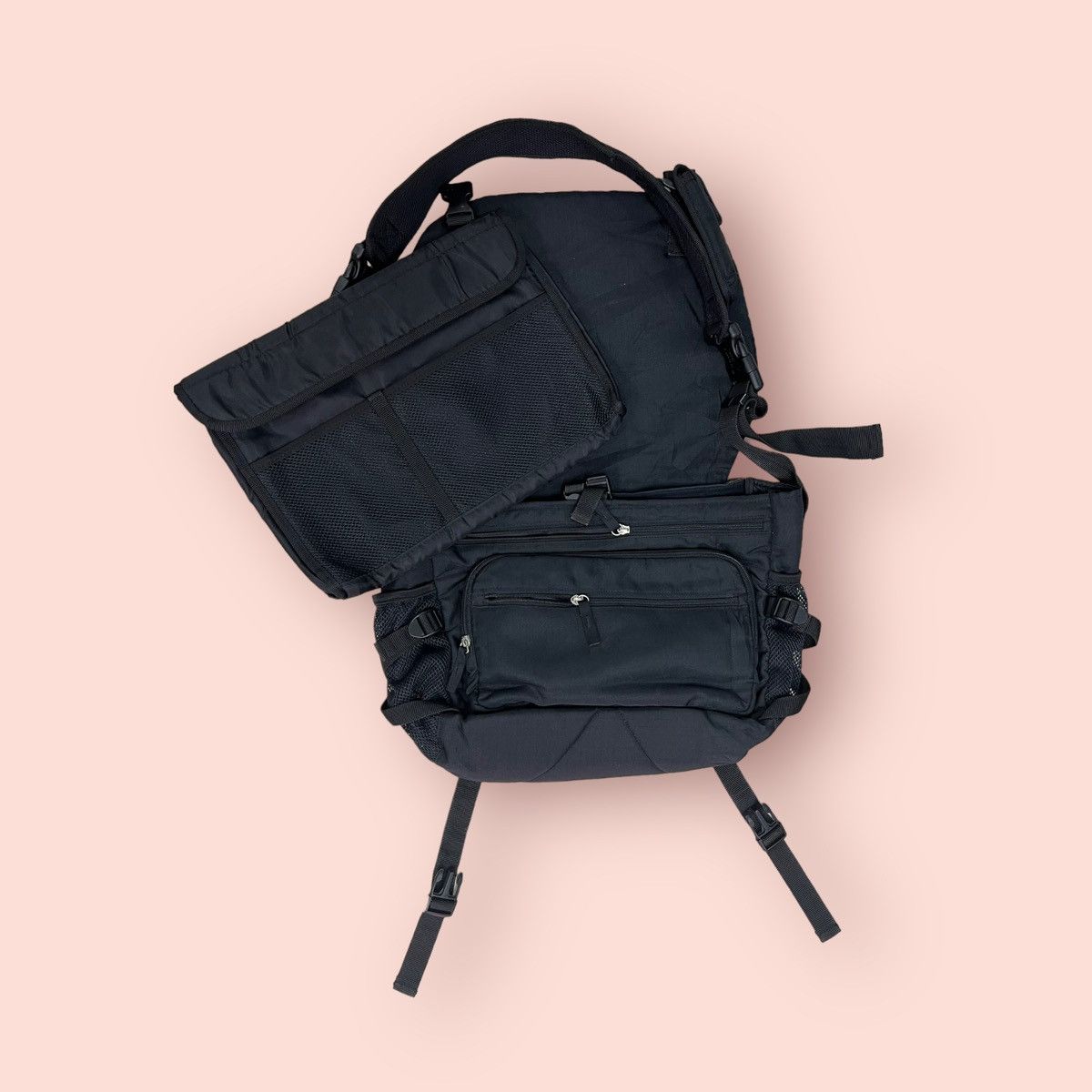Japanese Brand VINTAGE Y2K UNIQLO JUN TAKAHASHI CROSSBODY MESSENGER BAG Size ONE SIZE - 6 Thumbnail