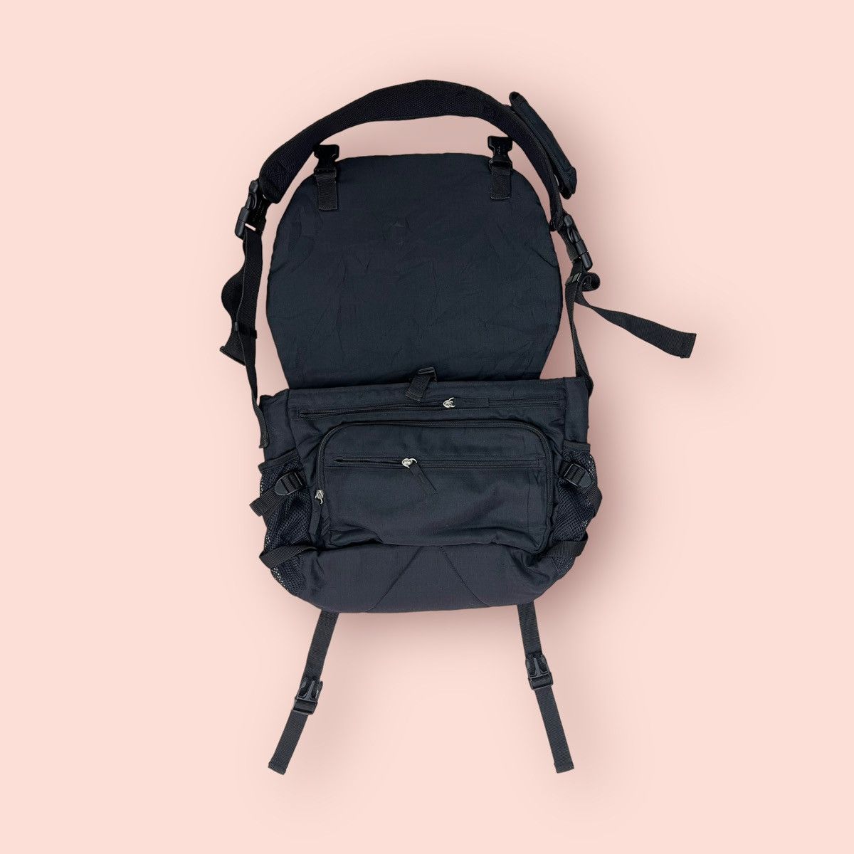 Japanese Brand VINTAGE Y2K UNIQLO JUN TAKAHASHI CROSSBODY MESSENGER BAG Size ONE SIZE - 3 Thumbnail
