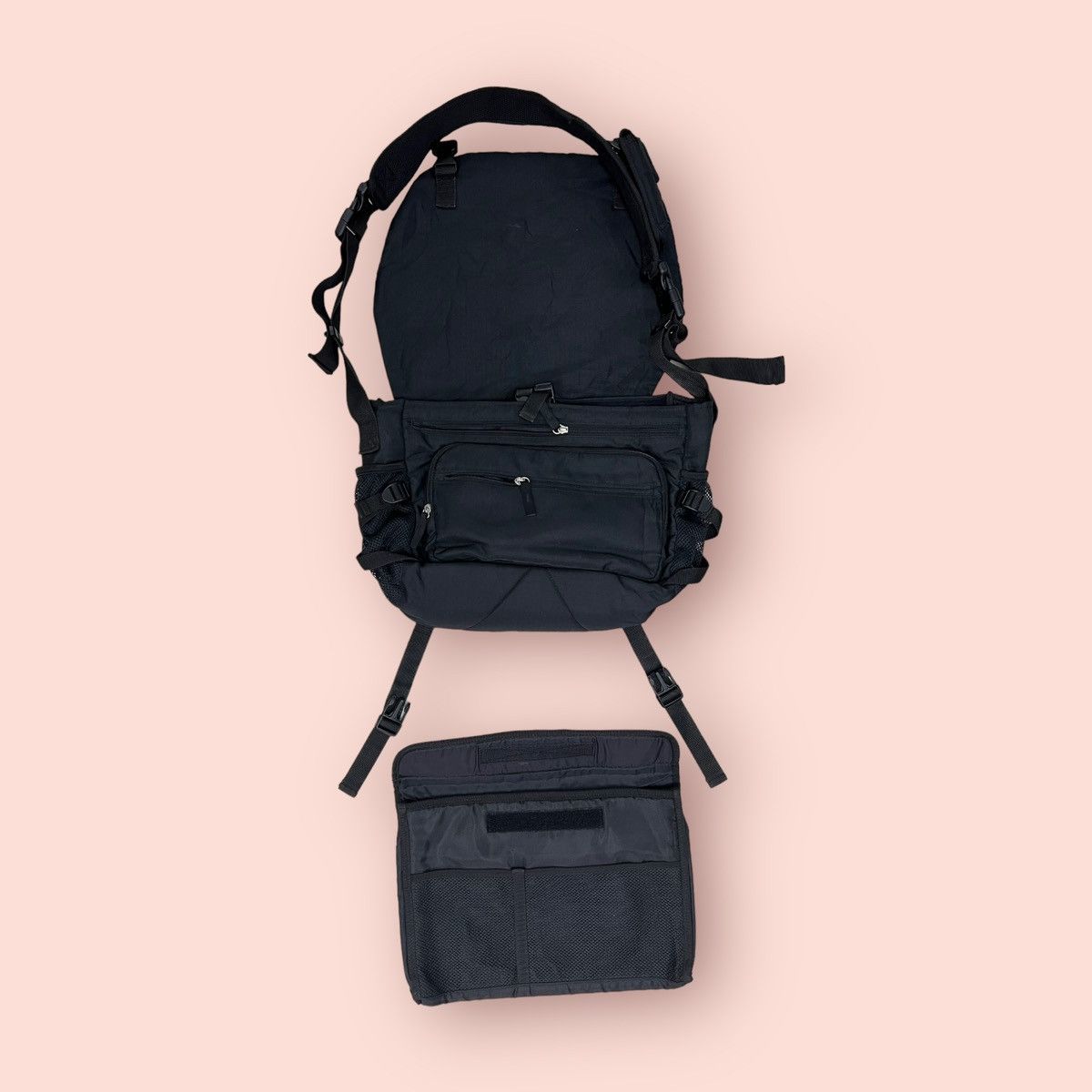Japanese Brand VINTAGE Y2K UNIQLO JUN TAKAHASHI CROSSBODY MESSENGER BAG Size ONE SIZE - 4 Thumbnail