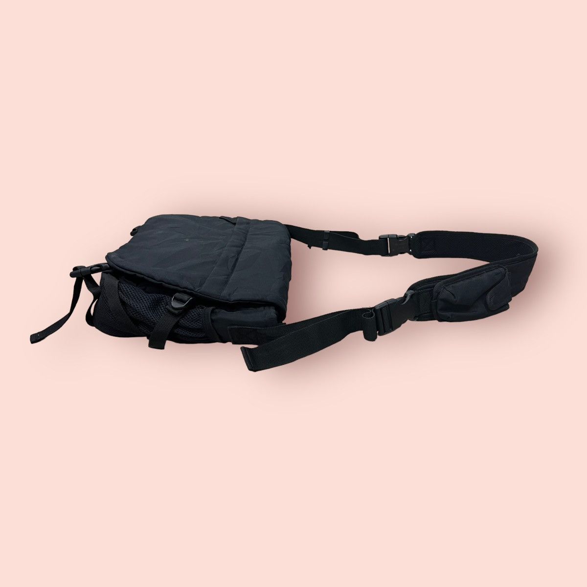 Japanese Brand VINTAGE Y2K UNIQLO JUN TAKAHASHI CROSSBODY MESSENGER BAG Size ONE SIZE - 11 Thumbnail