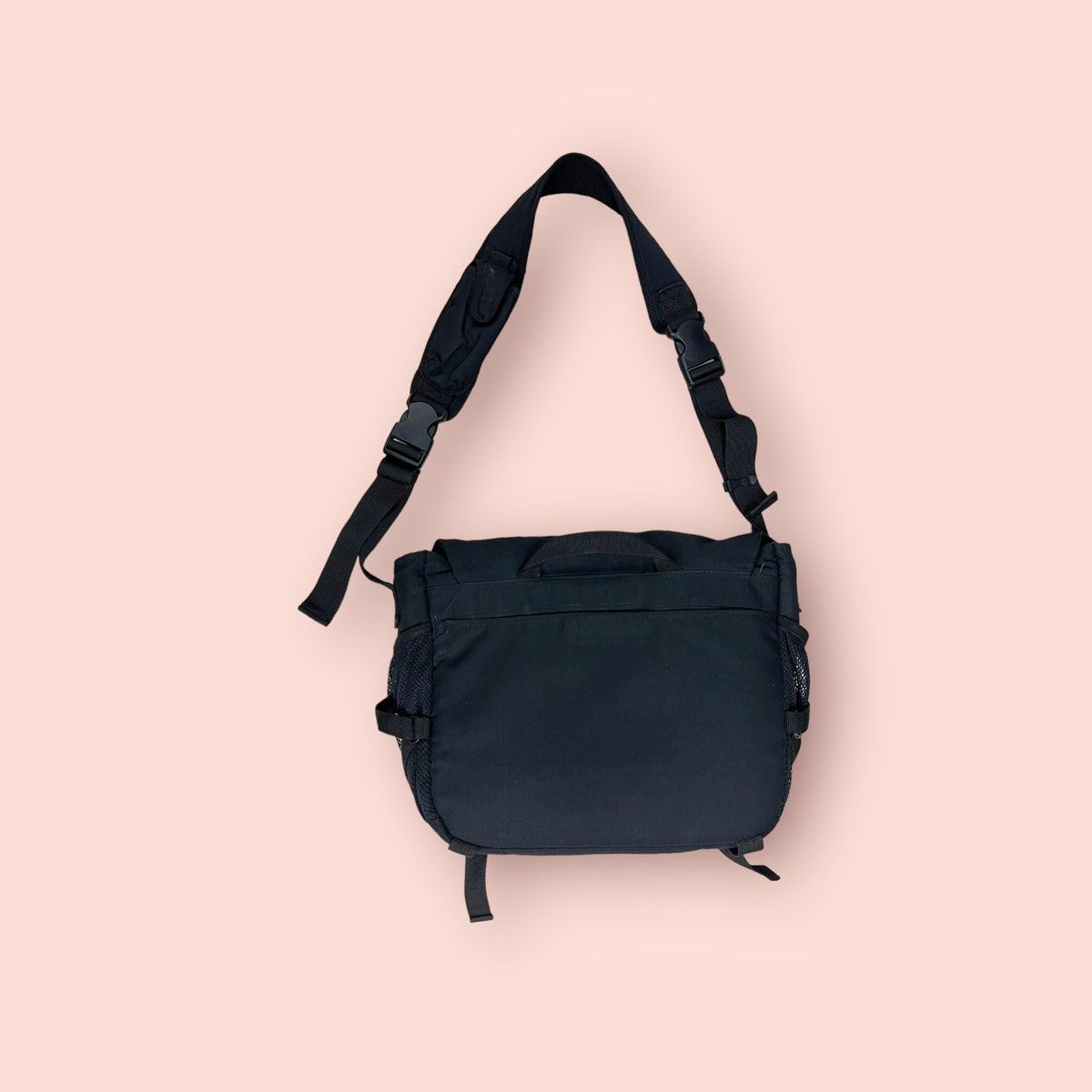 Japanese Brand VINTAGE Y2K UNIQLO JUN TAKAHASHI CROSSBODY MESSENGER BAG Size ONE SIZE - 8 Thumbnail