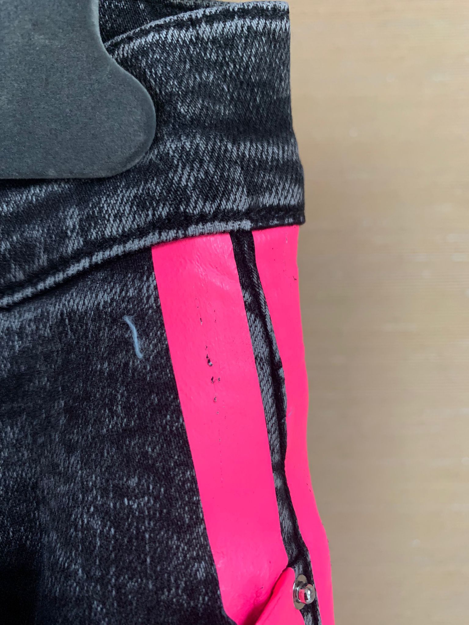 Amiri o1rshd1 Broken Track Jeans in Vintage Black x Neon Pink Size US 30 / EU 46 - 8 Thumbnail