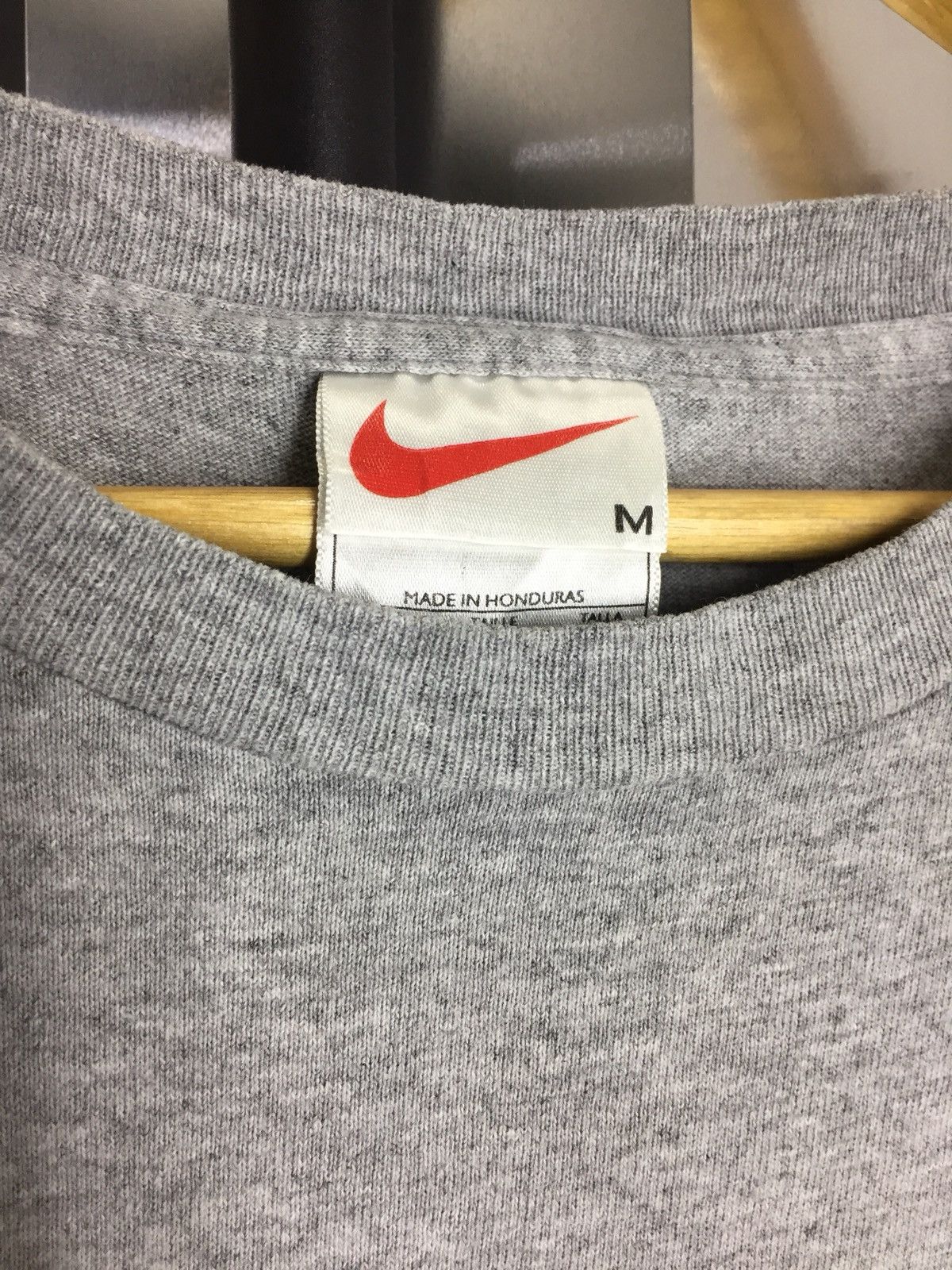 Nike 90s Nike center small logo Vintage shirt Size US M / EU 48-50 / 2 - 2 Thumbnail