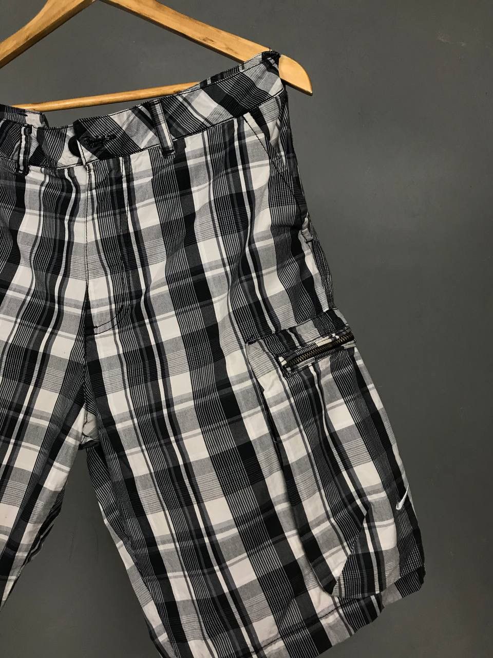 Nike × Vintage Nike swoosh streetwear vintage cargo shorts Size US 32 / EU 48 - 2 Thumbnail