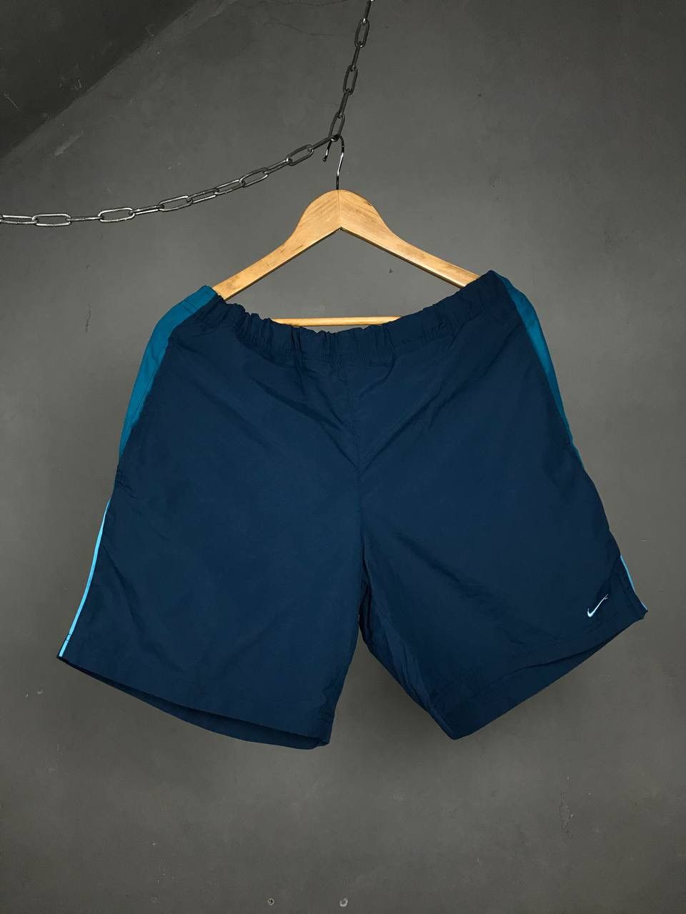 Vintage Nike swoosh streetwear vintage shorts Size US 32 / EU 48 - 1 Thumbnail