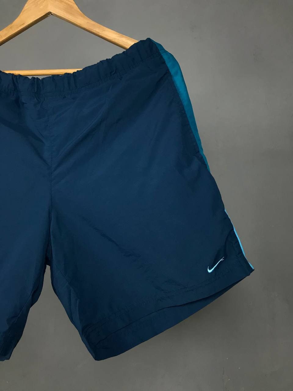 Vintage Nike swoosh streetwear vintage shorts Size US 32 / EU 48 - 2 Thumbnail