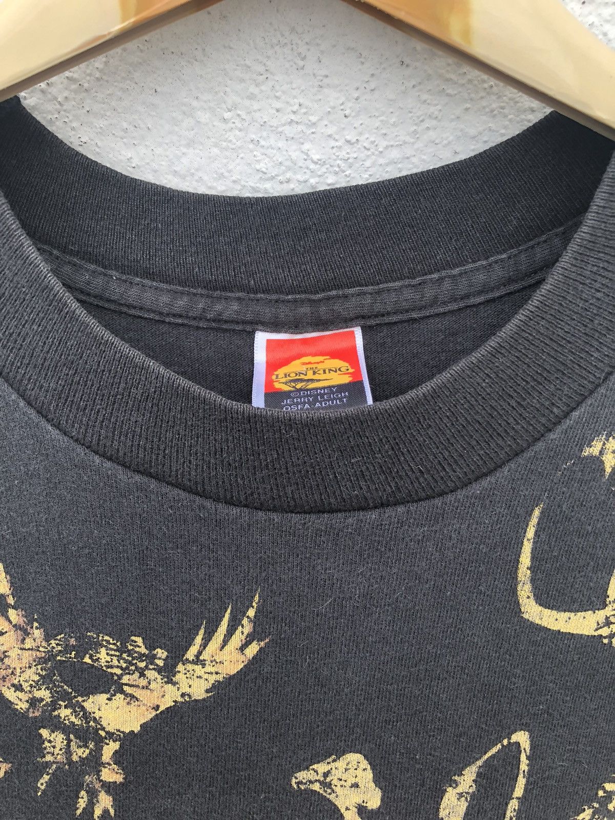 Disney × Fruit Of The Loom × Vintage Vintage Disney THE LION KING movie overprint Size US L / EU 52-54 / 3 - 3 Thumbnail