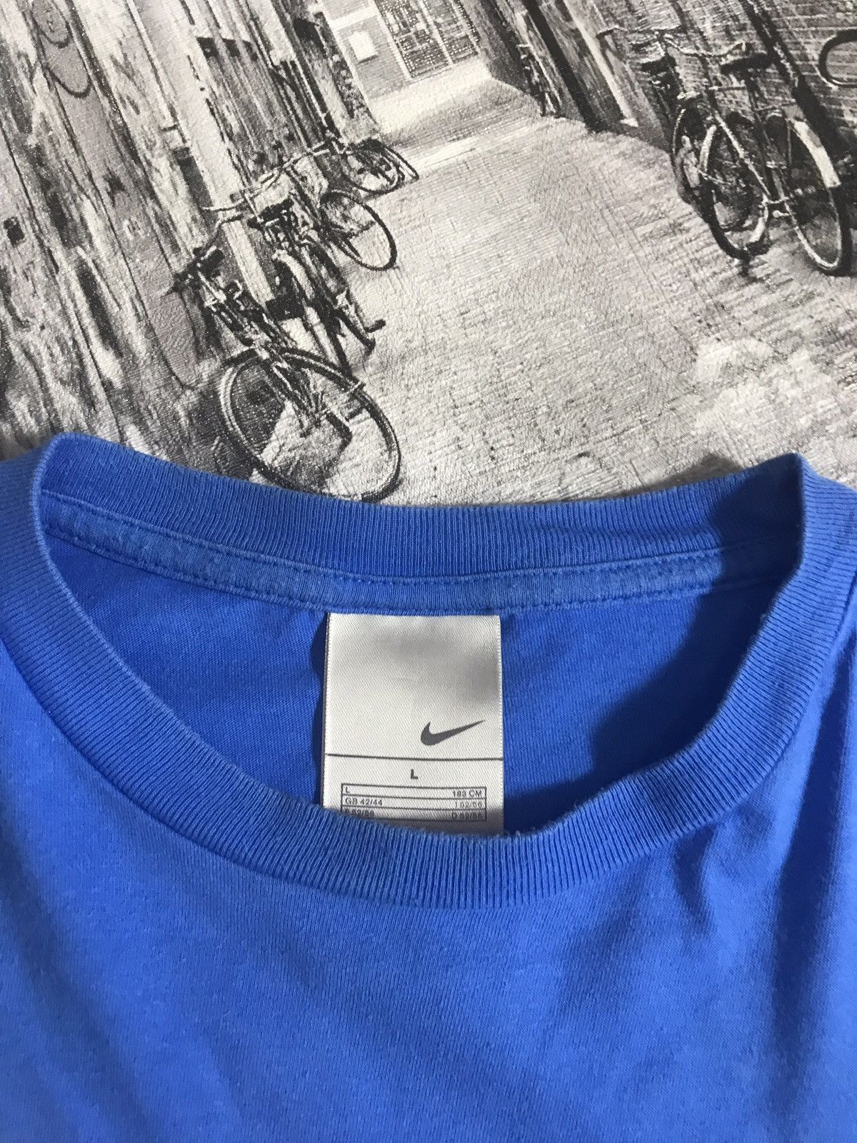 Vintage Vintage Nike air max t-shirt Size US L / EU 52-54 / 3 - 7 Thumbnail