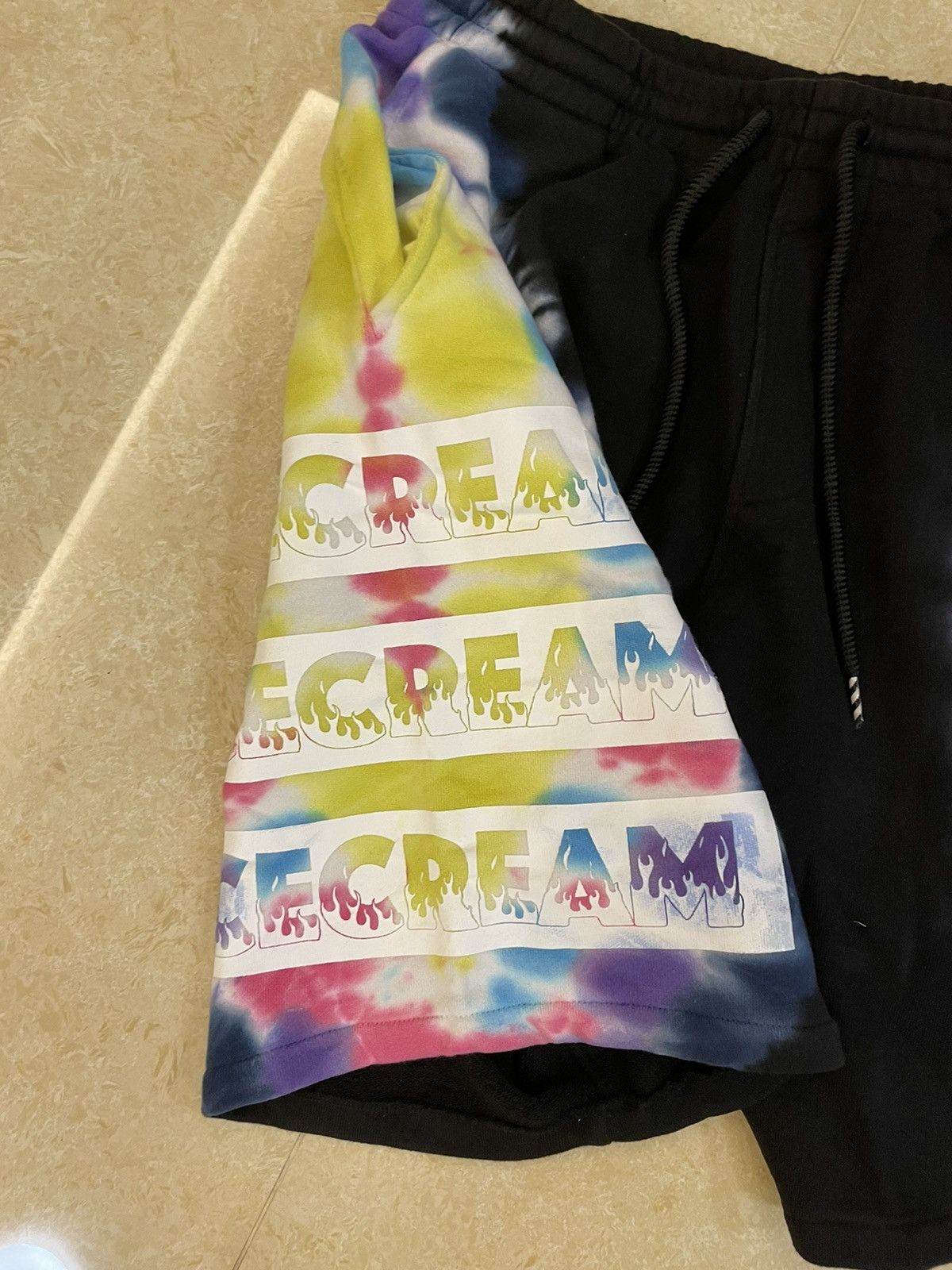 Icecream UNWORN* Icecream flame logo tie dye sweat shorts Size US 34 / EU 50 - 5 Thumbnail