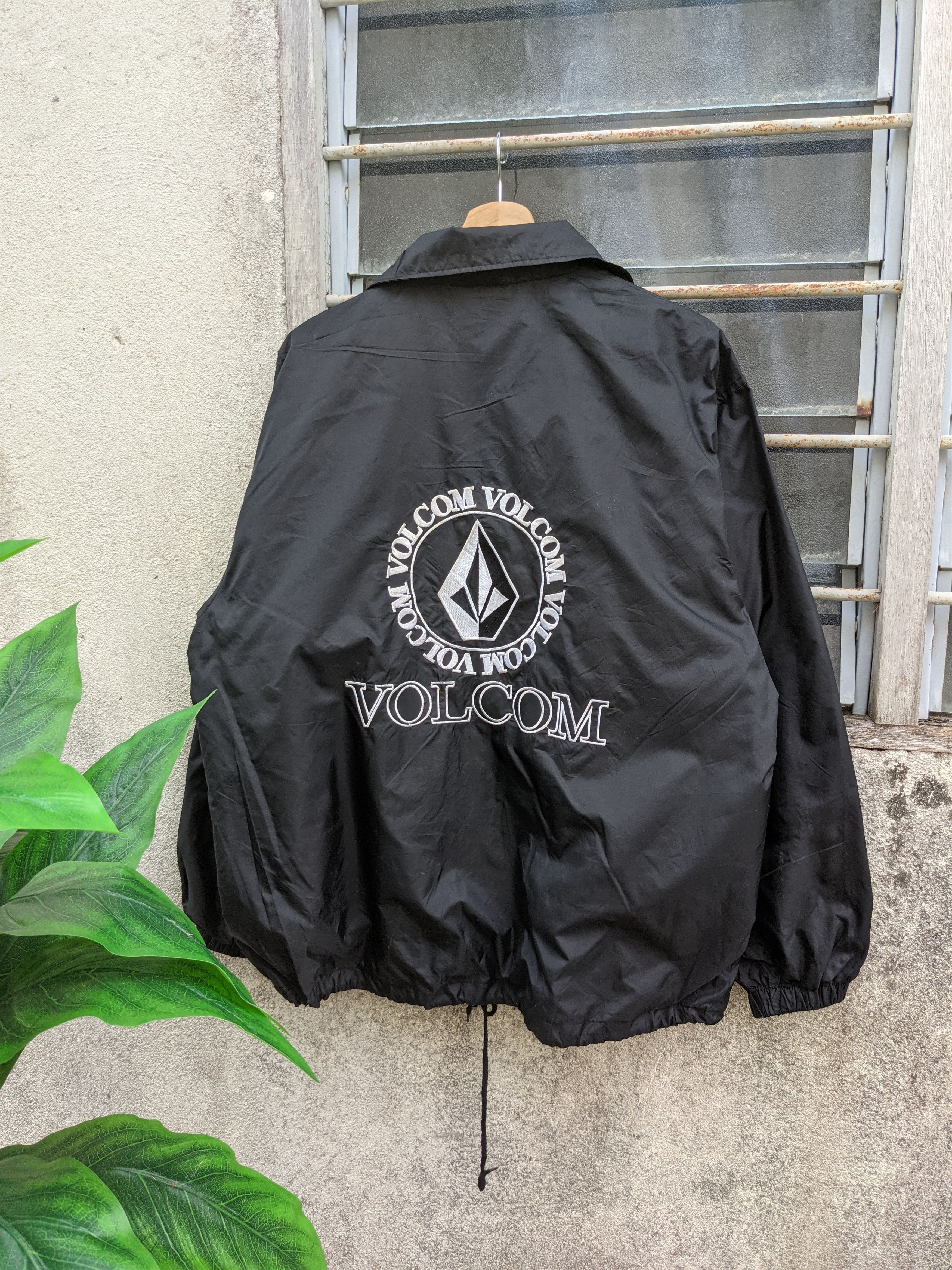 image of Steals Volcom Embroidery Spellout Jacket in Black, Men's (Size Large)