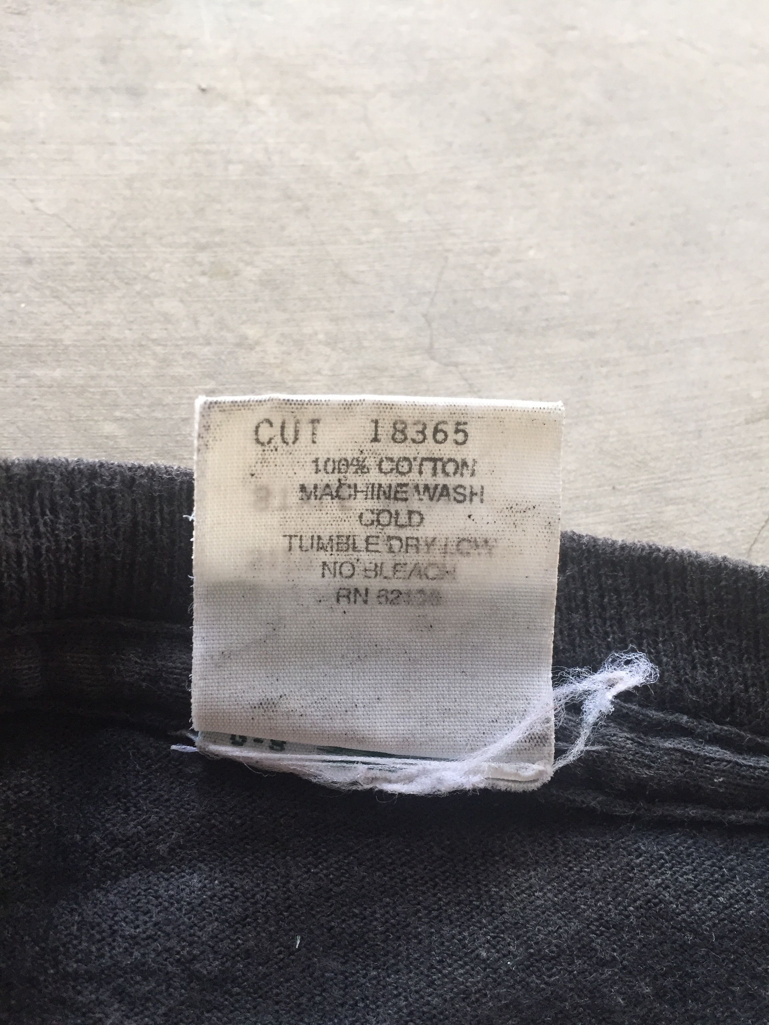 Guess Guess big logo 1994 Sun Faded Size US L / EU 52-54 / 3 - 5 Thumbnail