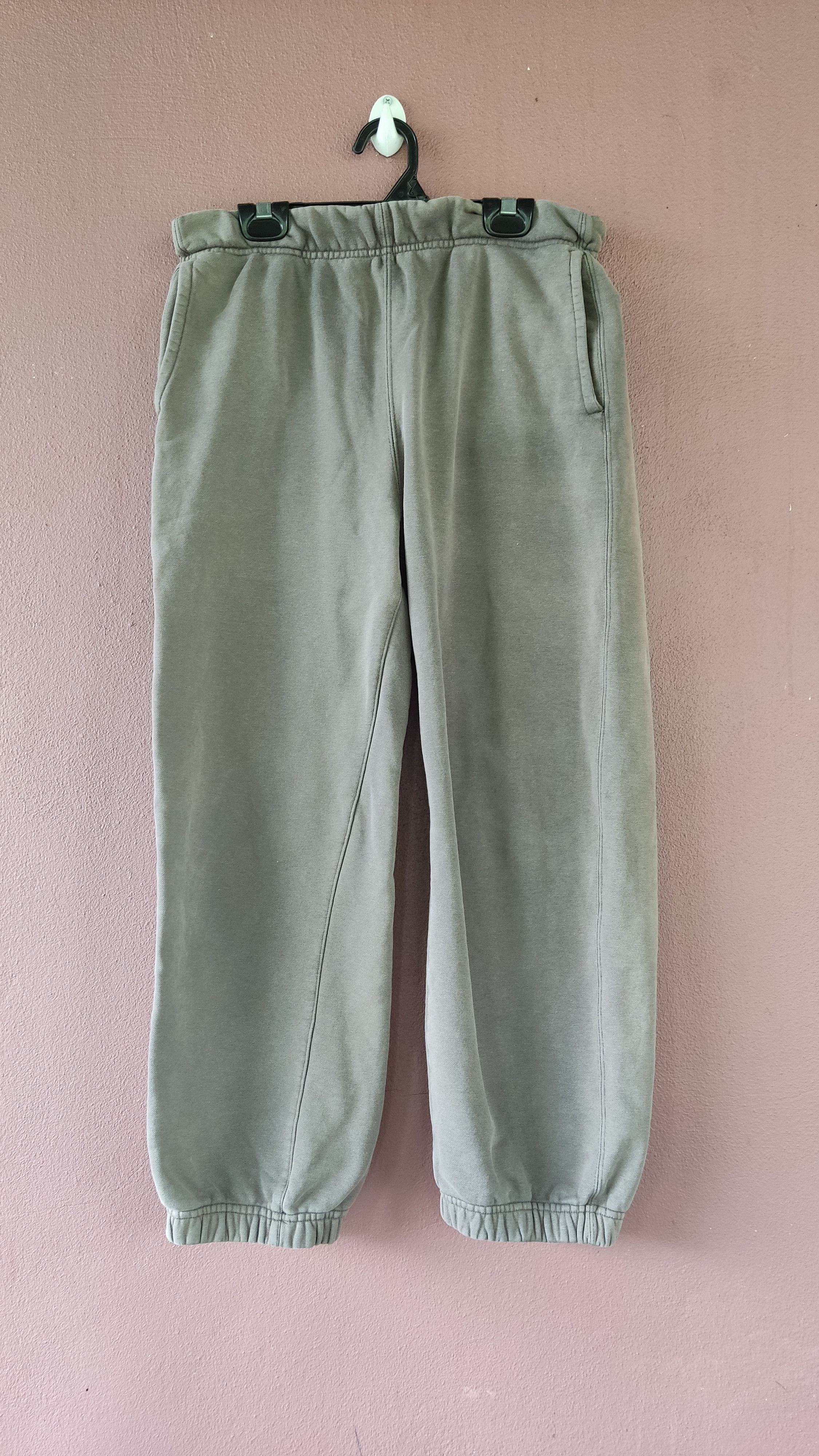 Uniqlo Uniqlo Undercover sweatpants size M Size US 28 / EU 44 - 1 Thumbnail