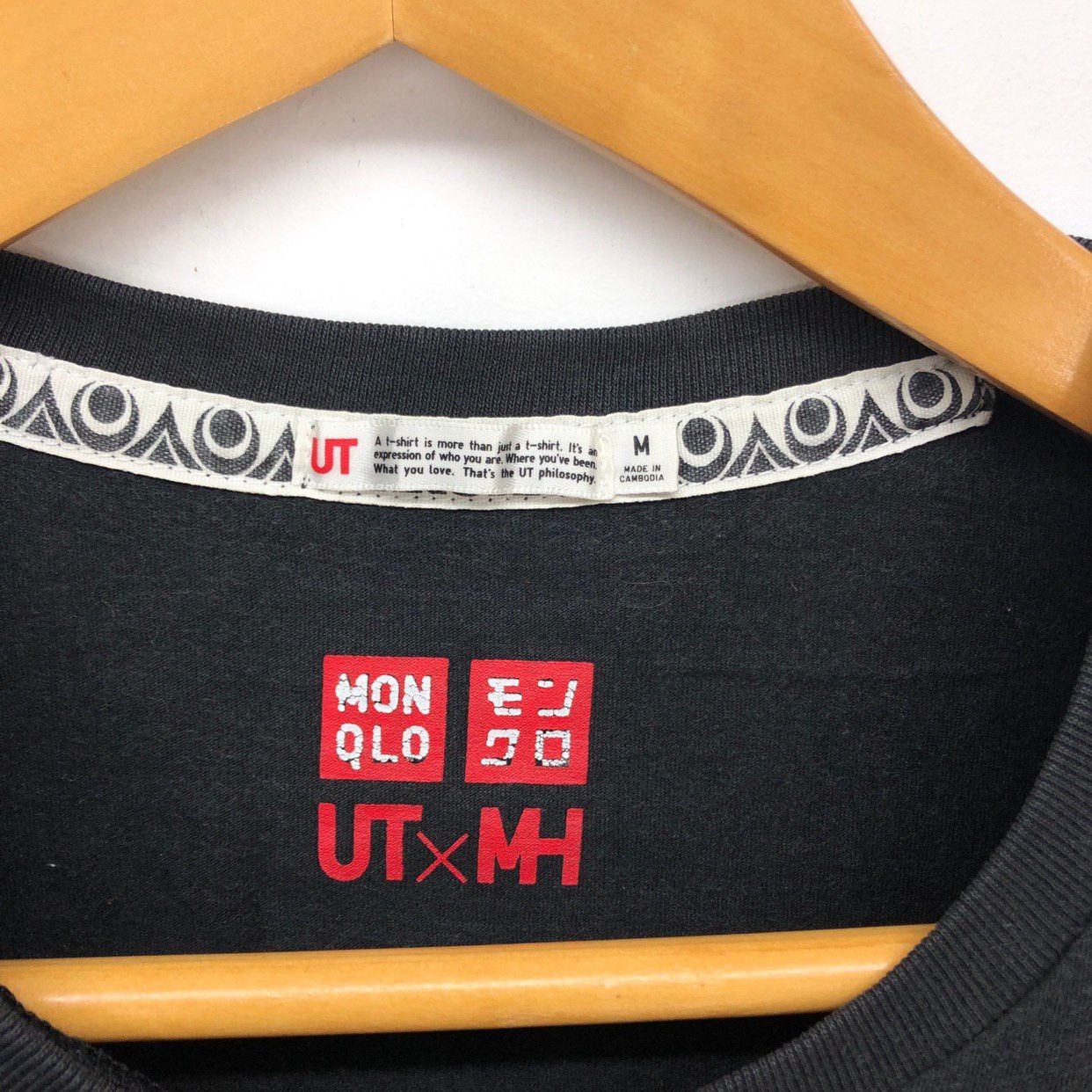 Uniqlo Uniqlo X Monster Hunter Raw Meat Big Logo Tees #1063-37 Size US M / EU 48-50 / 2 - 3 Thumbnail