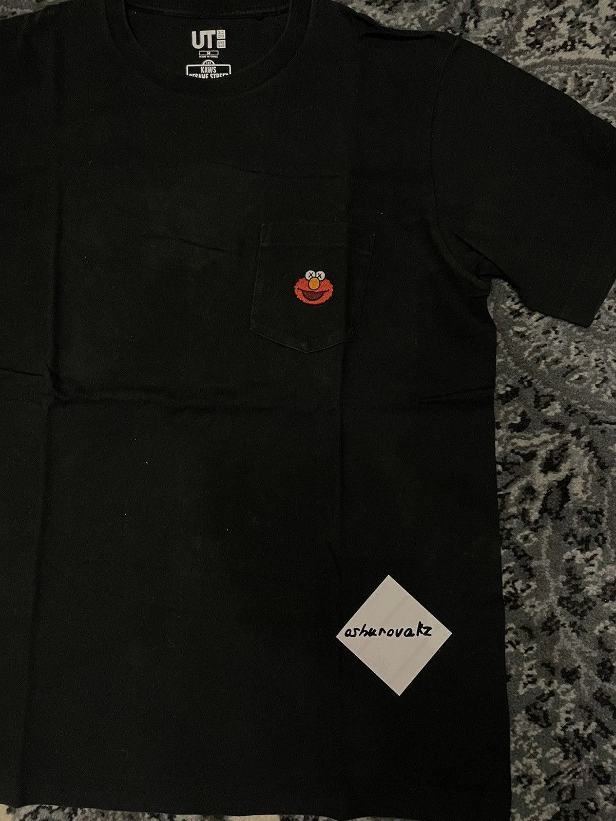 Kaws × Uniqlo Kaws x Uniqlo Sesame Street Pocet Size US M / EU 48-50 / 2 - 5 Thumbnail