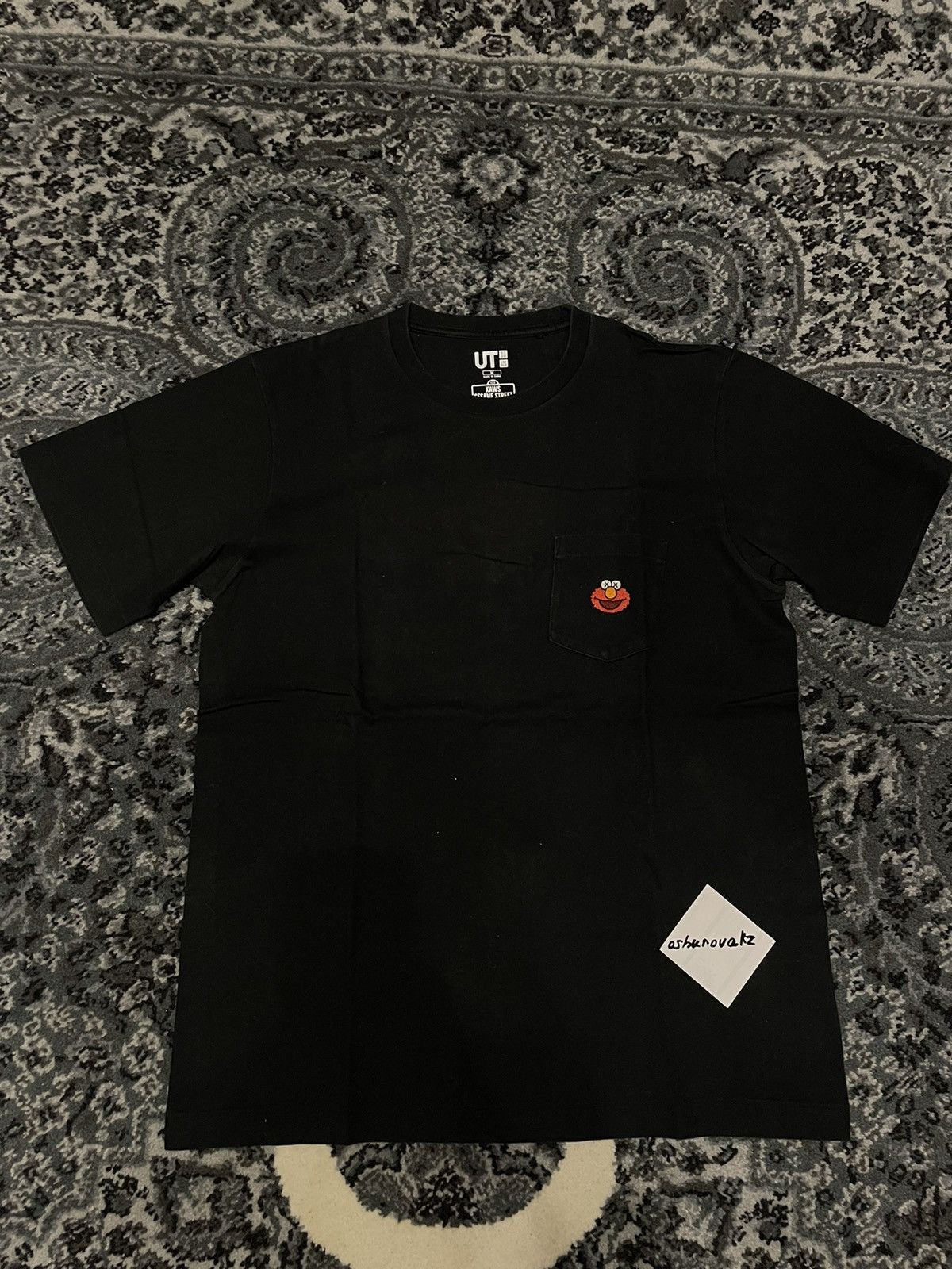Kaws × Uniqlo Kaws x Uniqlo Sesame Street Pocet Size US M / EU 48-50 / 2 - 3 Thumbnail