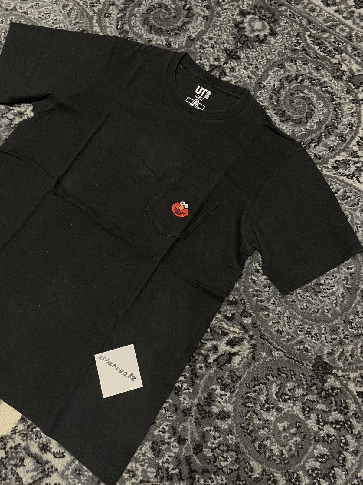Kaws × Uniqlo Kaws x Uniqlo Sesame Street Pocet Size US M / EU 48-50 / 2 - 4 Thumbnail