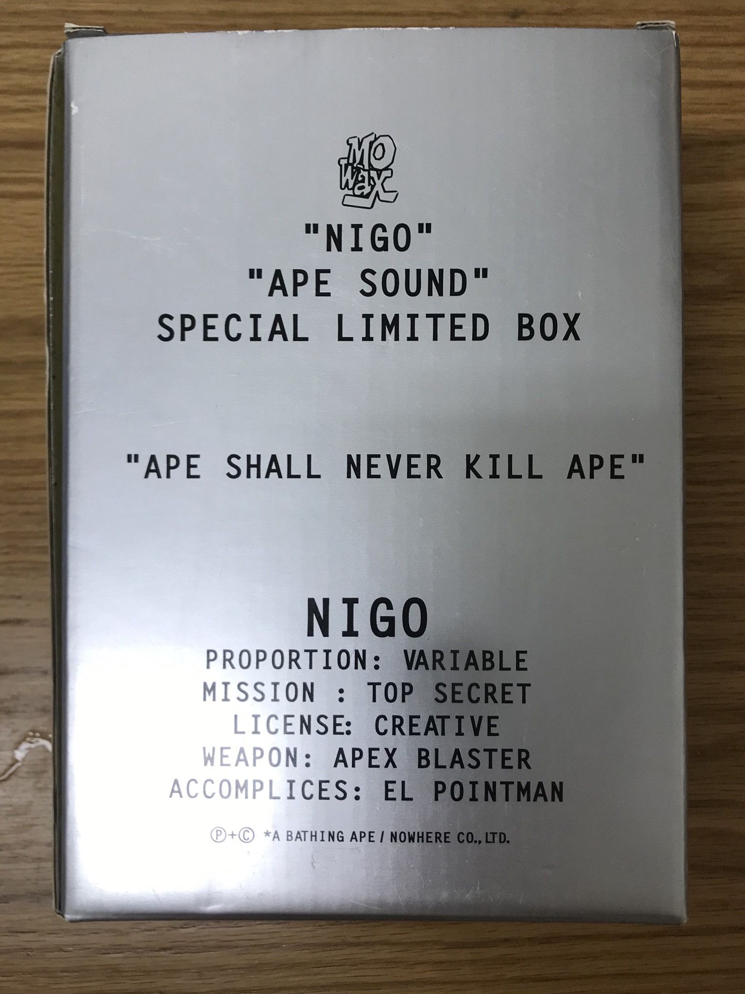 Bape UNKLE V NIGO Futura 2000 FIGURE, MO WAX CD, A BATHING